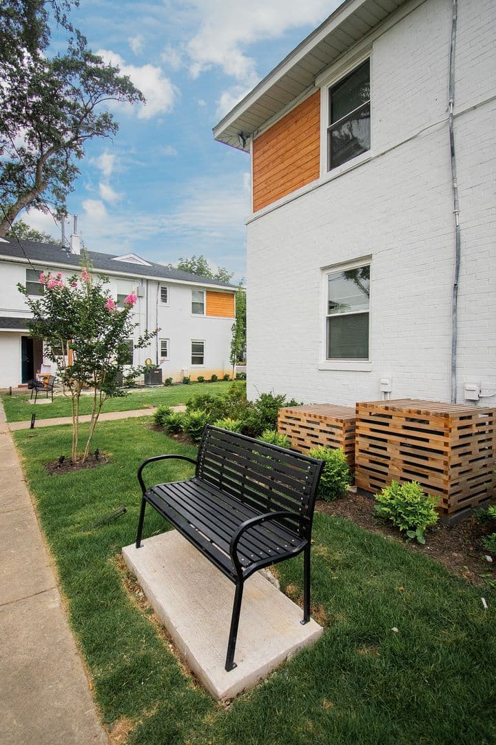 Memphis Apartment: 170 N Hollywood St