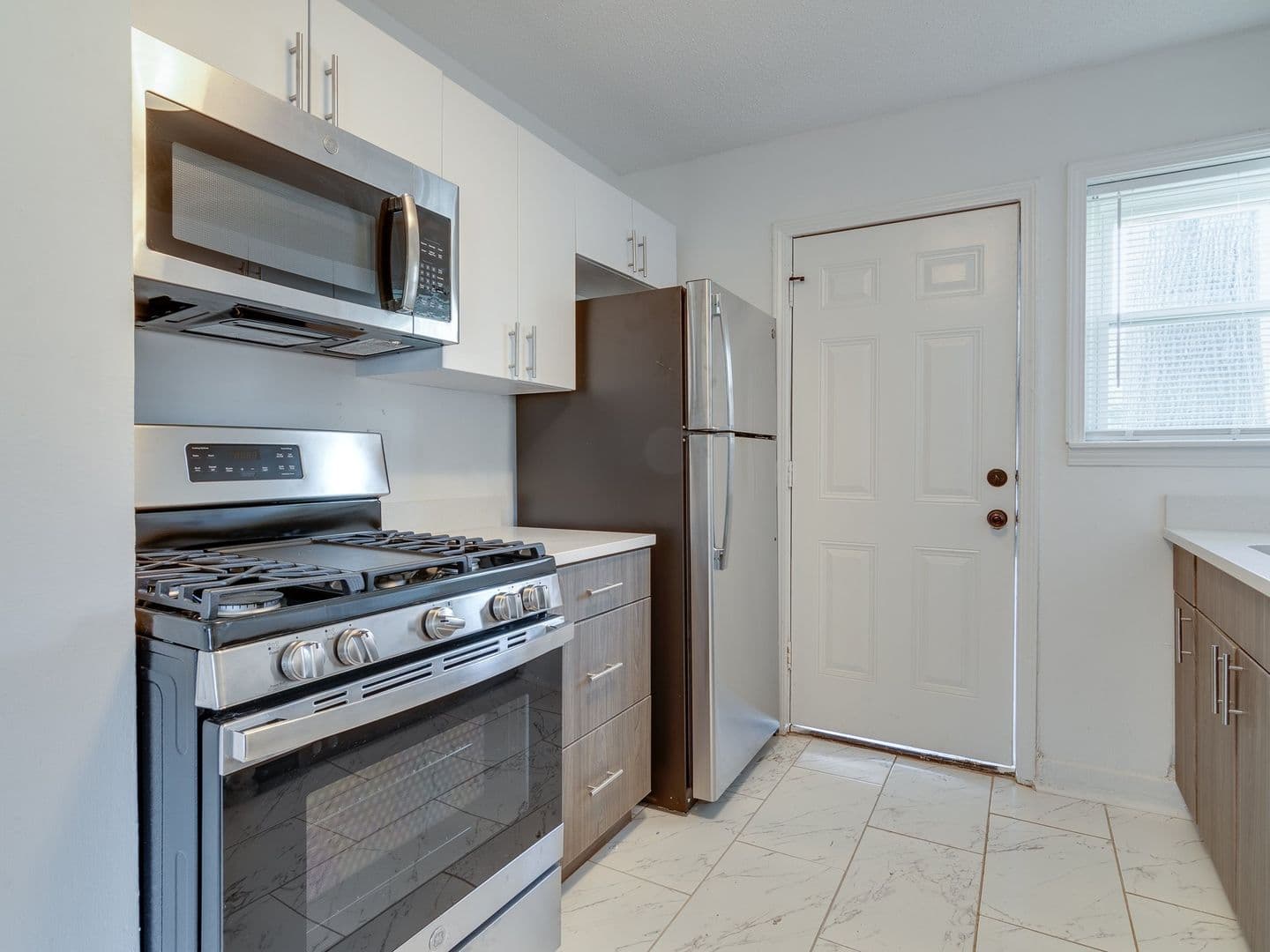 Memphis Apartment: 170 N Hollywood St