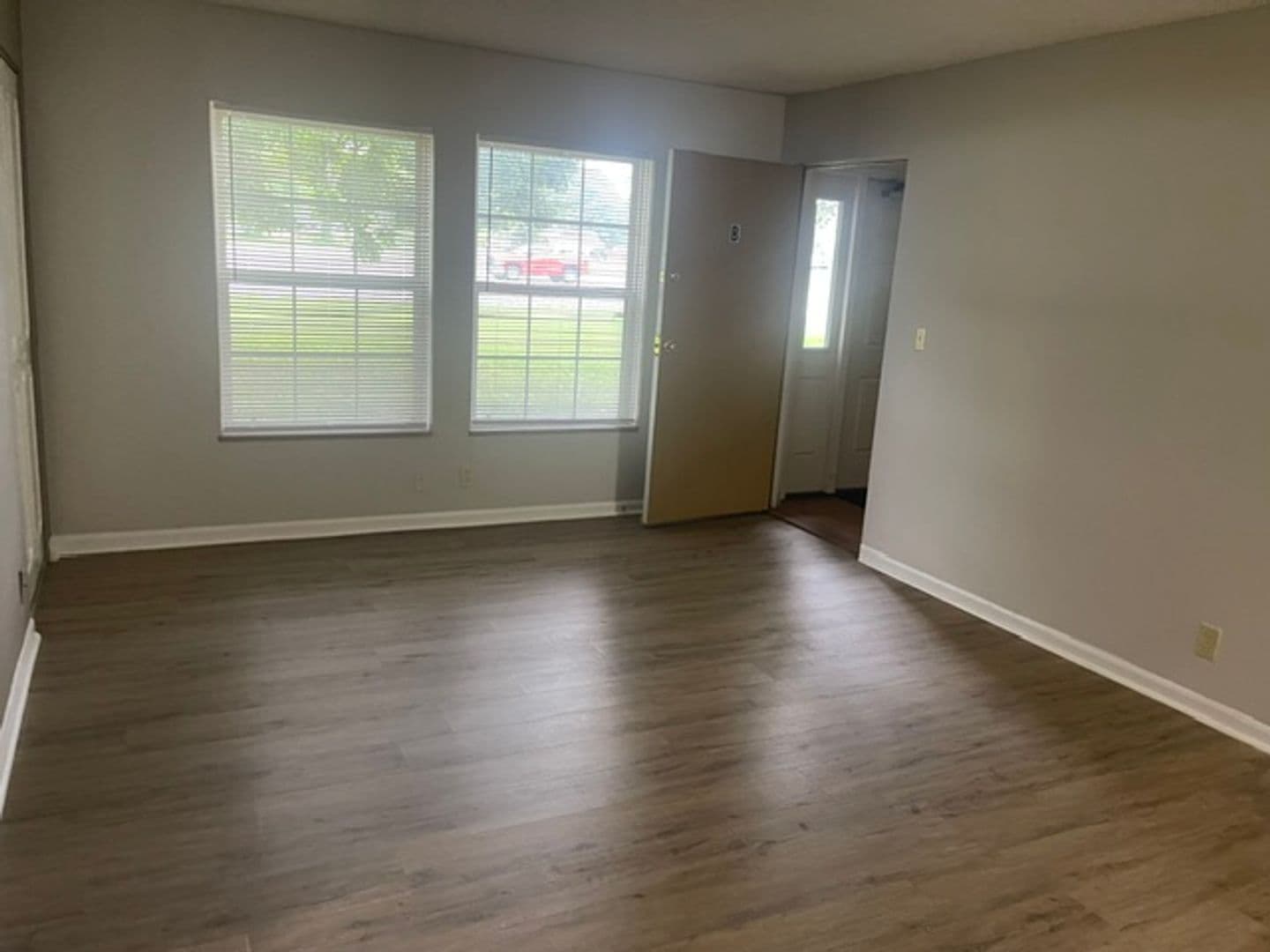 Belleville Apartment: 1320 Sangamon