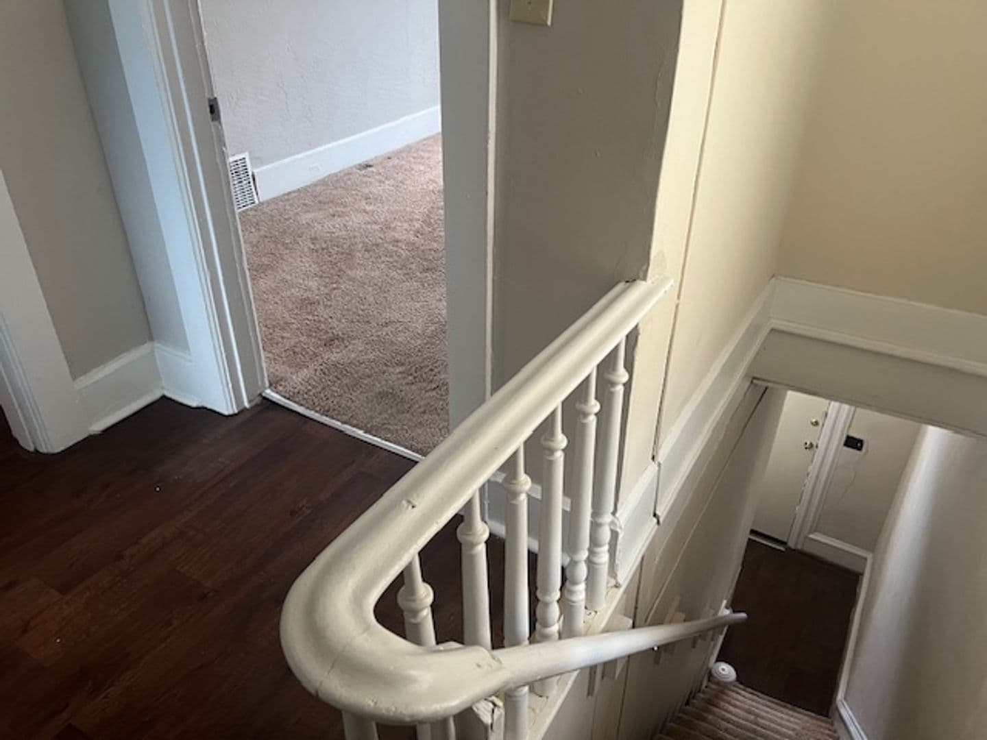 Belleville Apartment: 1528 Lebanon Avenue