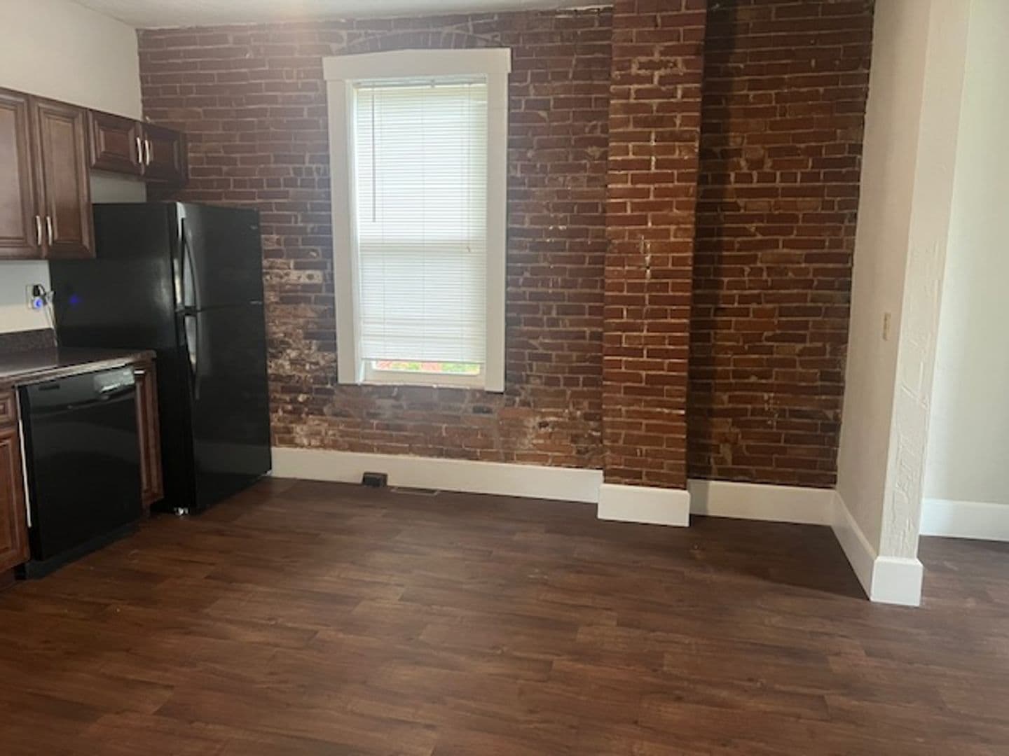 Belleville Apartment: 1528 Lebanon Avenue