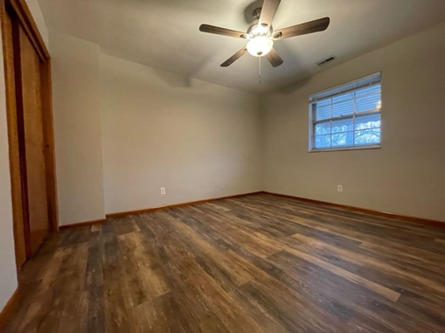 Belleville Apartment: 1528 Lebanon Avenue