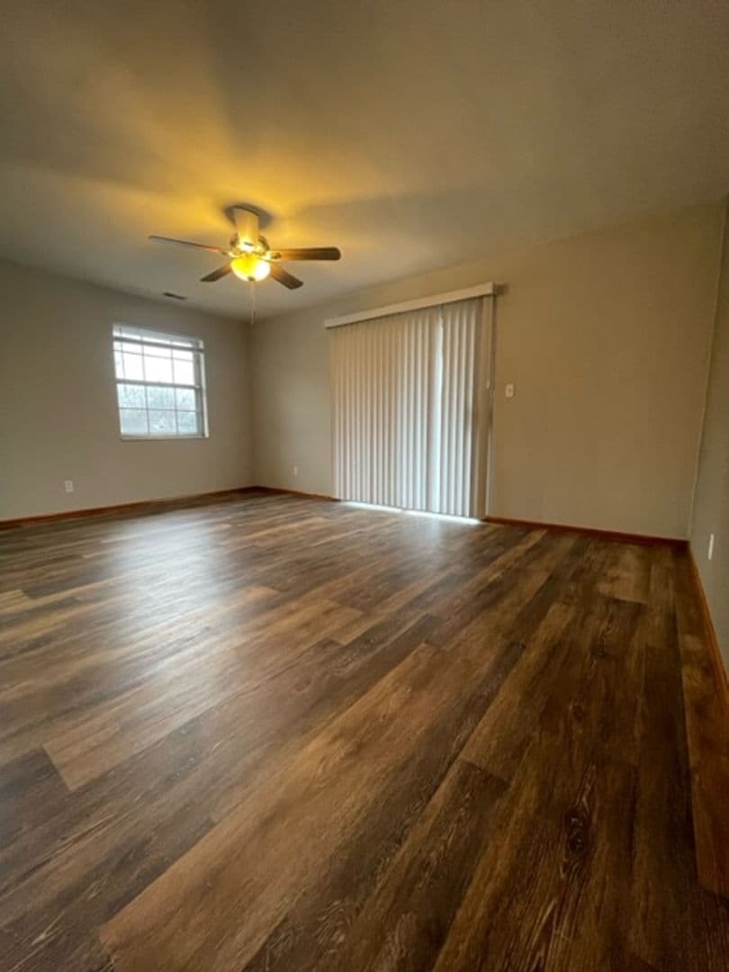 Belleville Apartment: 1528 Lebanon Avenue