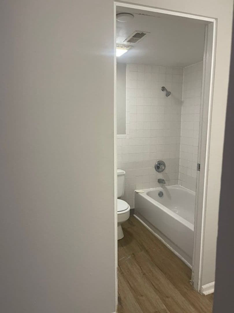 Belleville Apartment: 1320 Sangamon