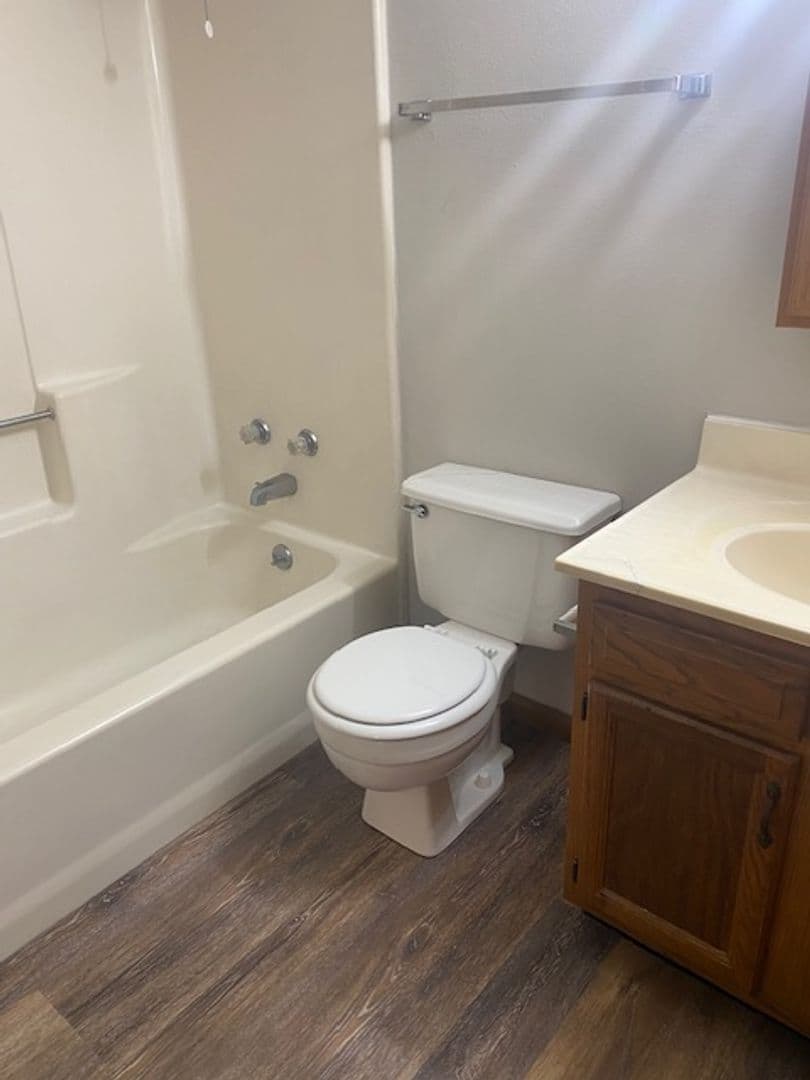Belleville Apartment: 1528 Lebanon Ave