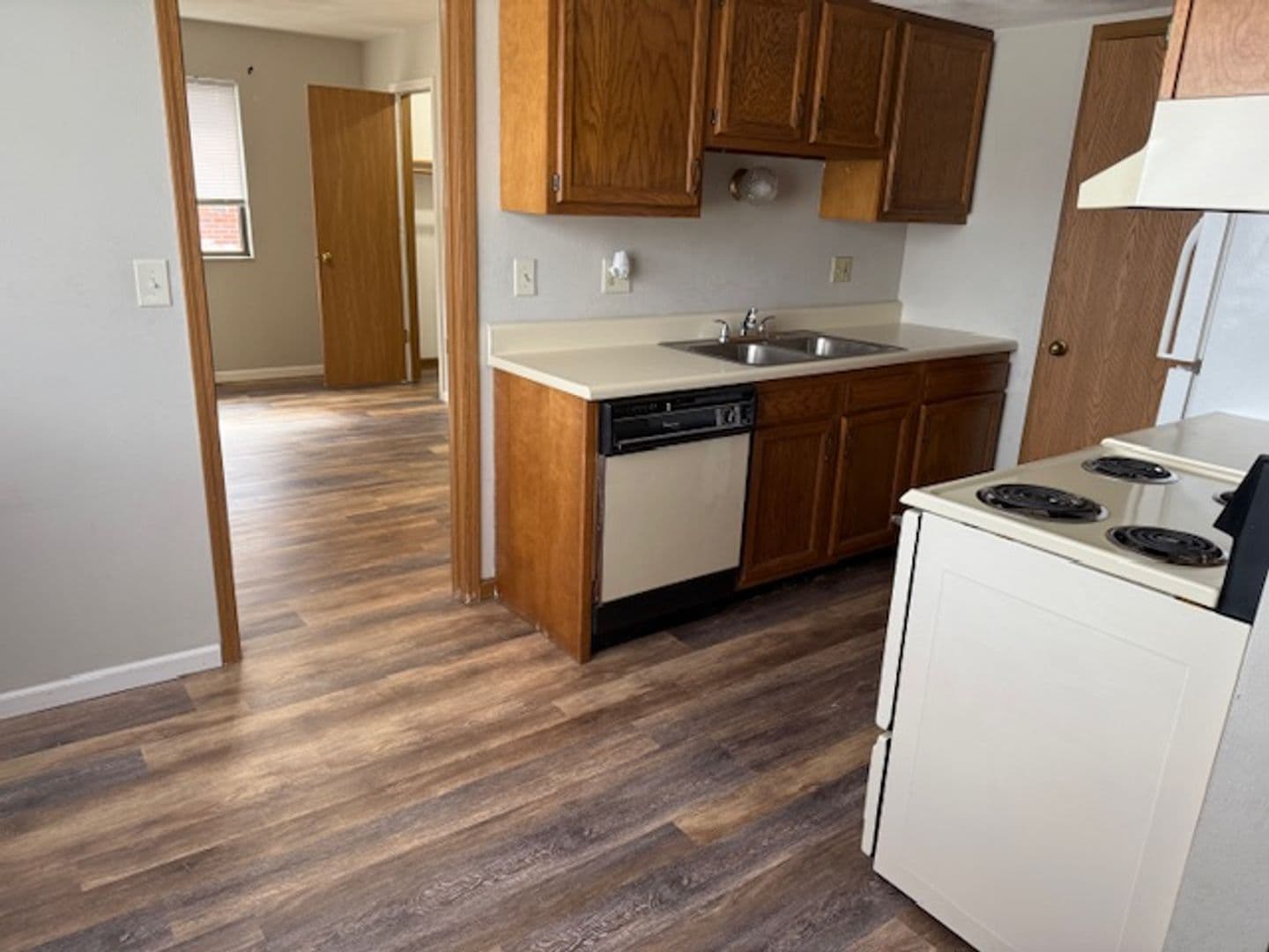 Belleville Apartment: 1528 Lebanon Ave