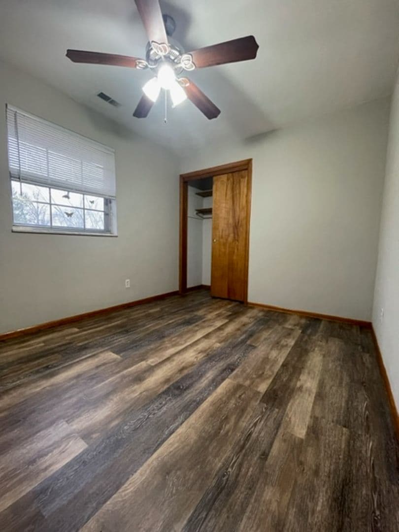 Belleville Apartment: 1528 Lebanon Avenue