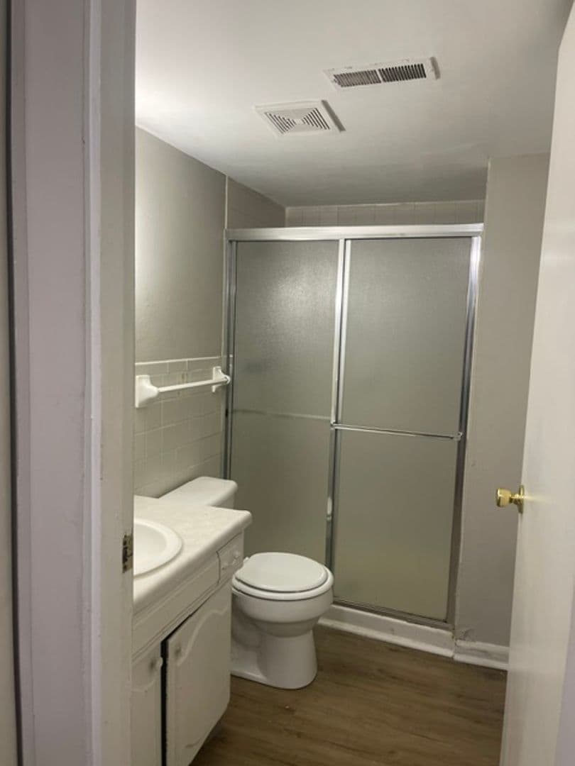 Belleville Apartment: 1320 Sangamon