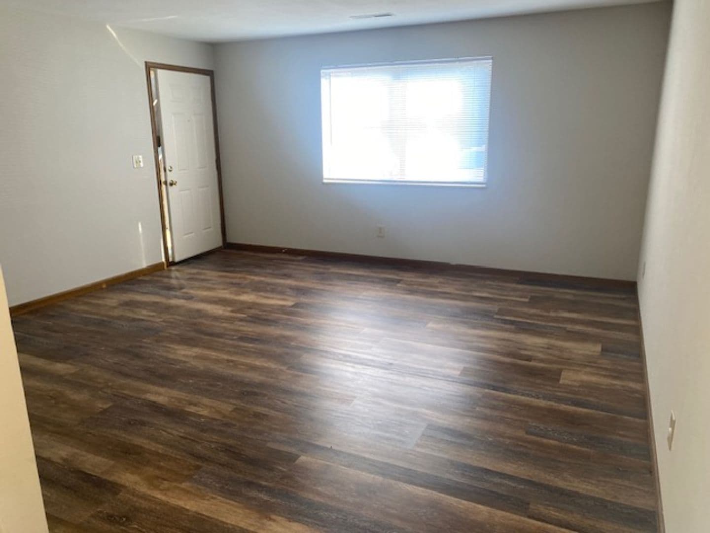 Belleville Apartment: 1528 Lebanon Ave