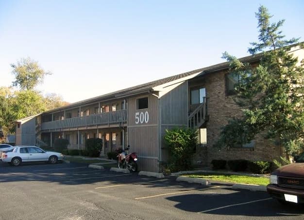 Belleville Apartment: 1528 Lebanon Ave