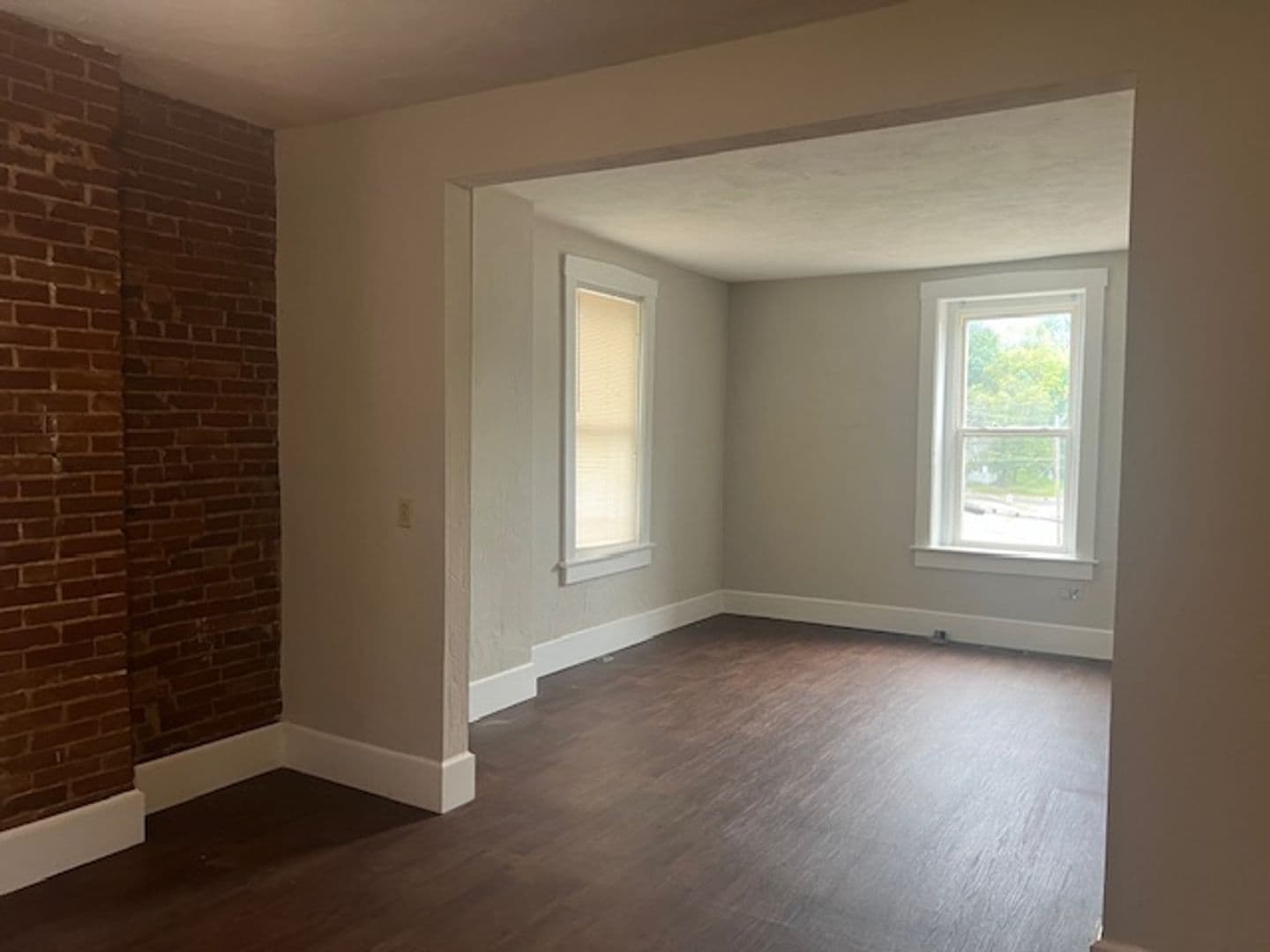 Belleville Apartment: 1528 Lebanon Avenue