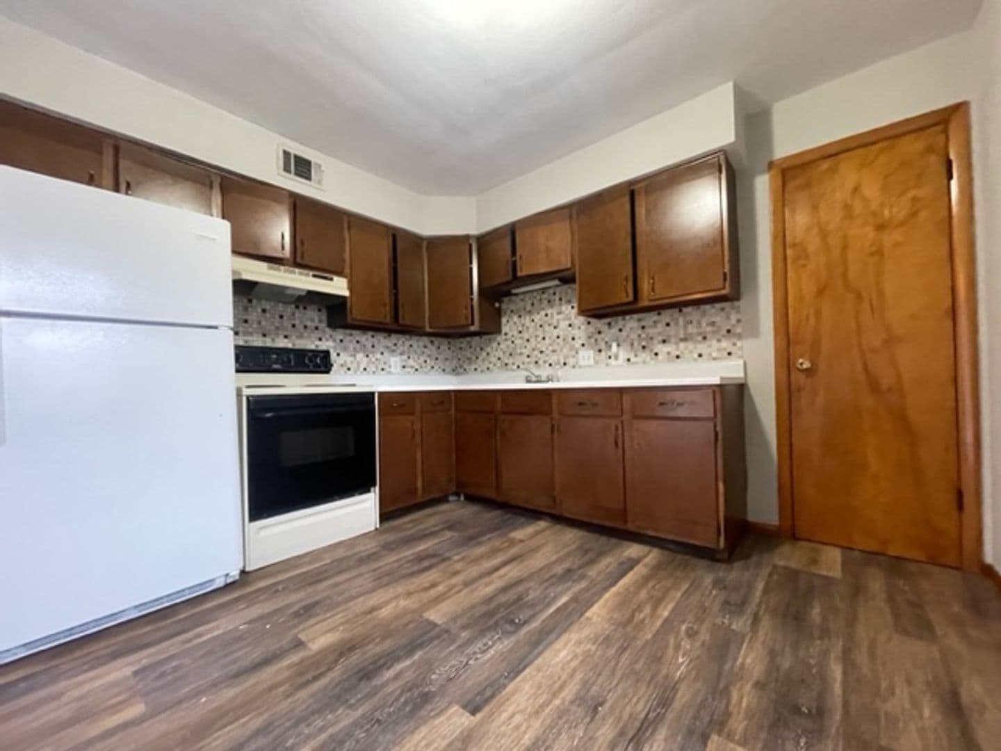 Belleville Apartment: 1528 Lebanon Avenue