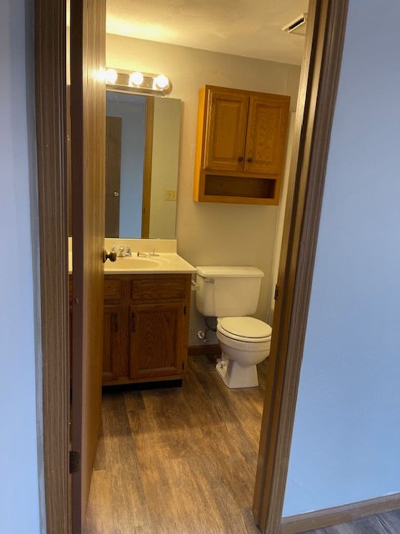 Belleville Apartment: 1528 Lebanon Ave