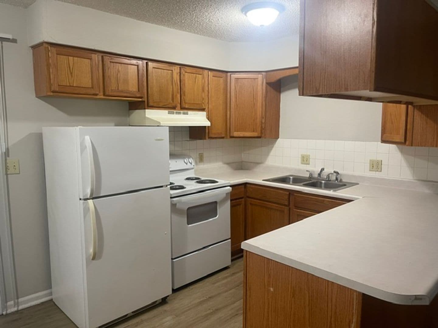 Belleville Apartment: 1320 Sangamon