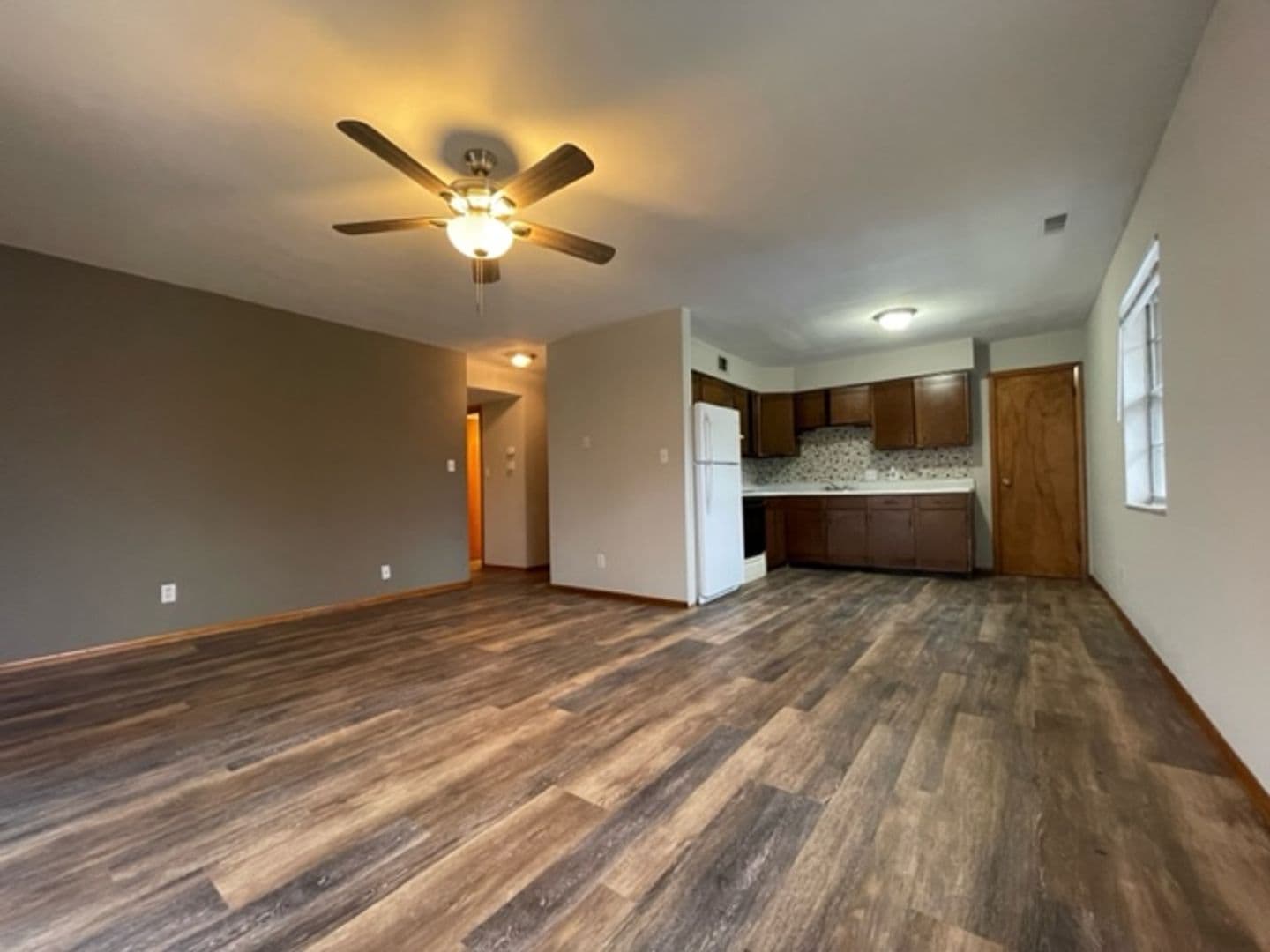 Belleville Apartment: 1528 Lebanon Avenue
