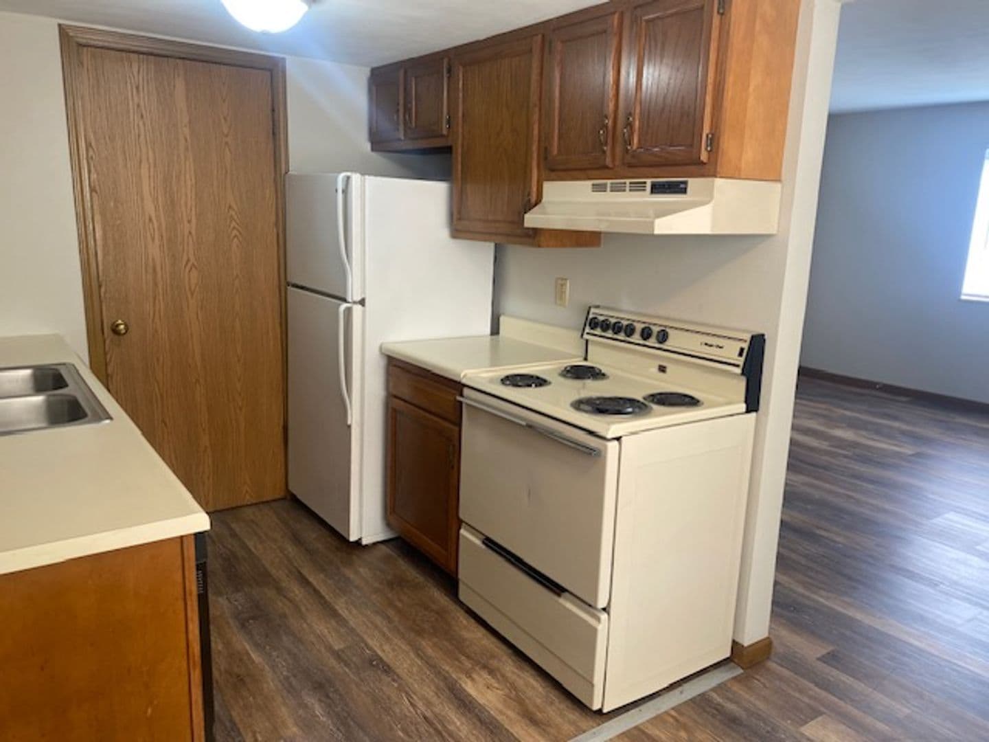 Belleville Apartment: 1528 Lebanon Ave