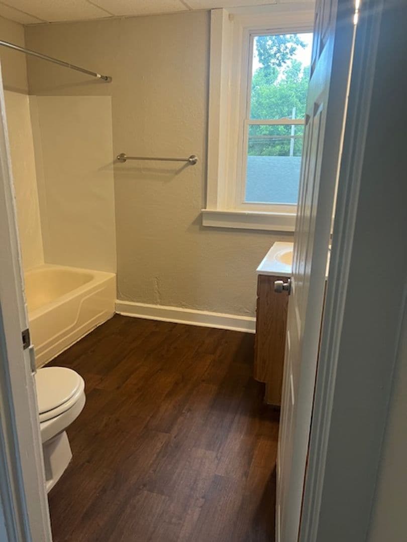 Belleville Apartment: 1528 Lebanon Avenue