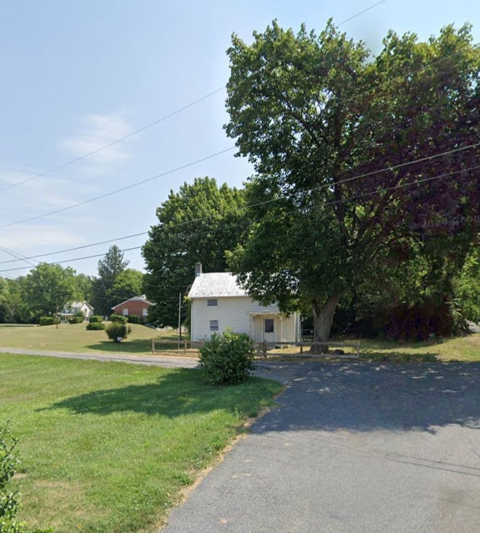 Stateline House: 15610 Cresap St