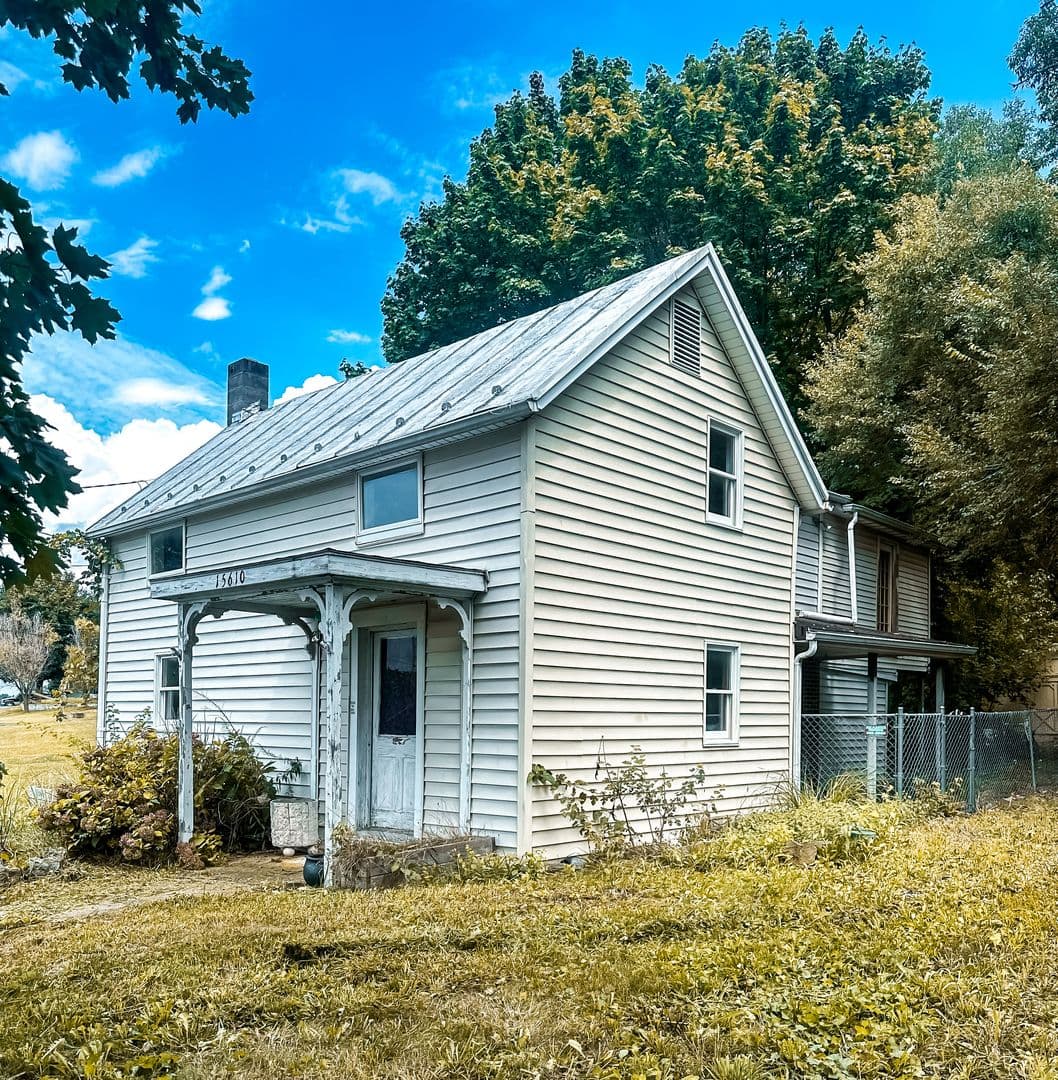 Stateline House: 15610 Cresap St