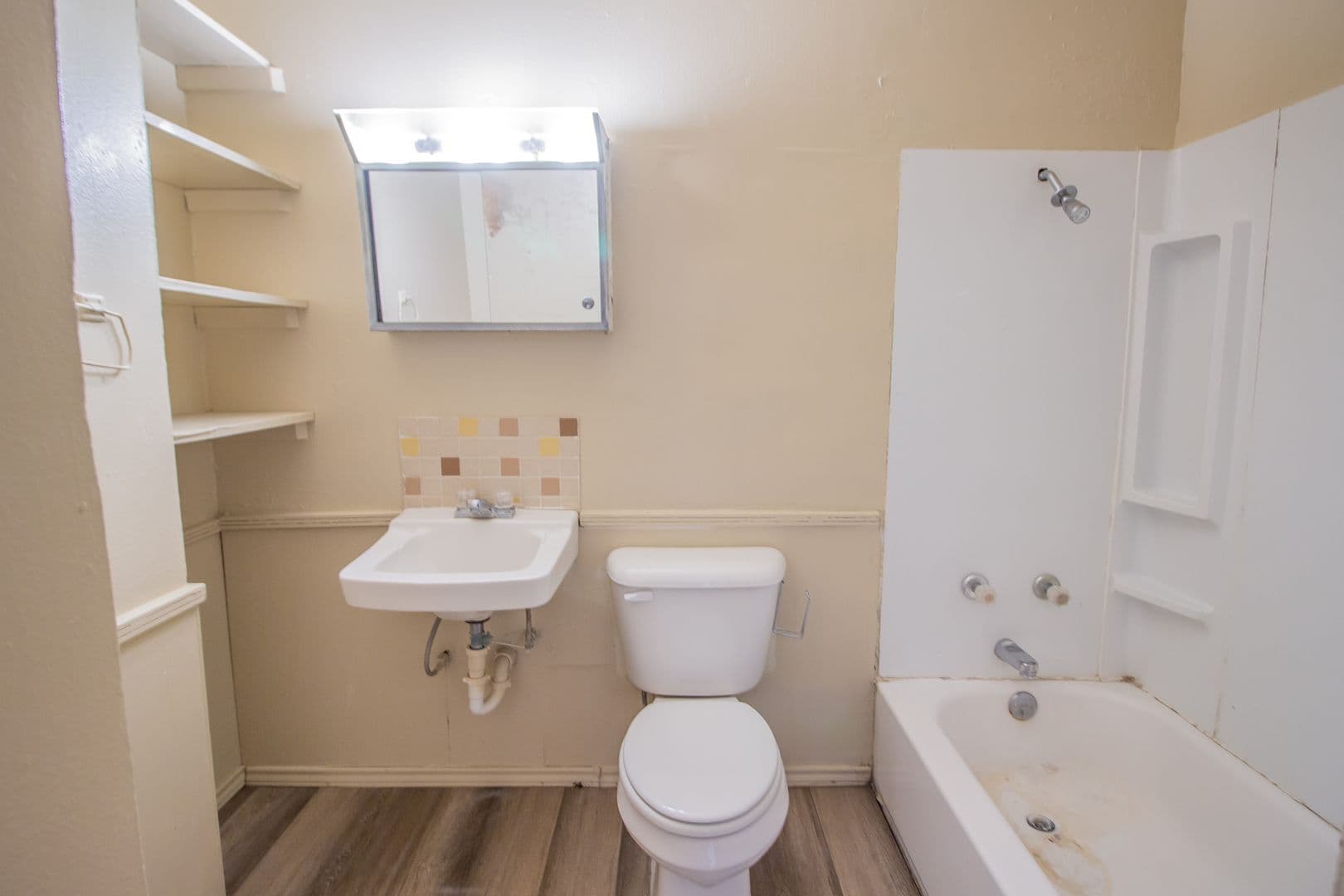 Plainview Apartment: 2500 W 26th Street