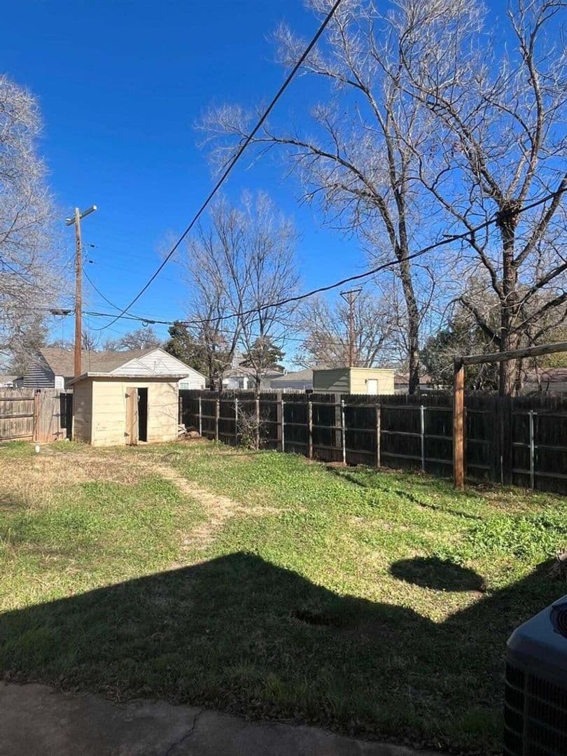 Lubbock Apartment: 2422 29th Street