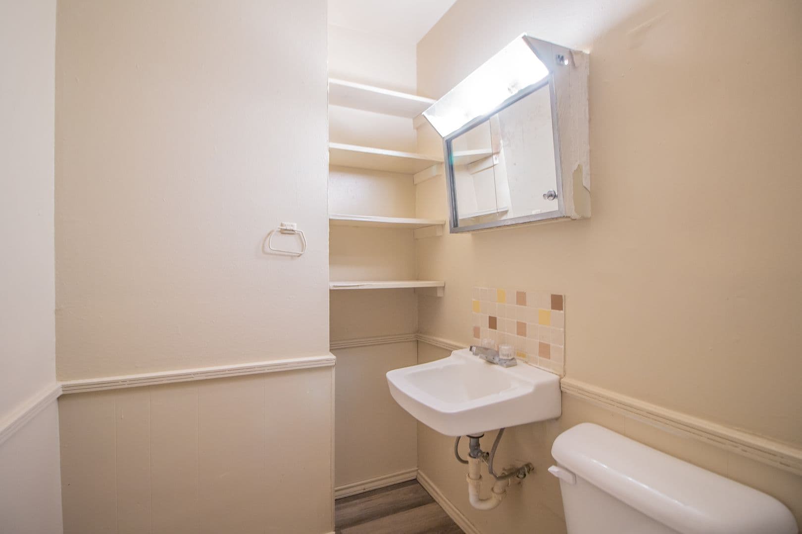 Plainview Apartment: 2500 W 26th Street