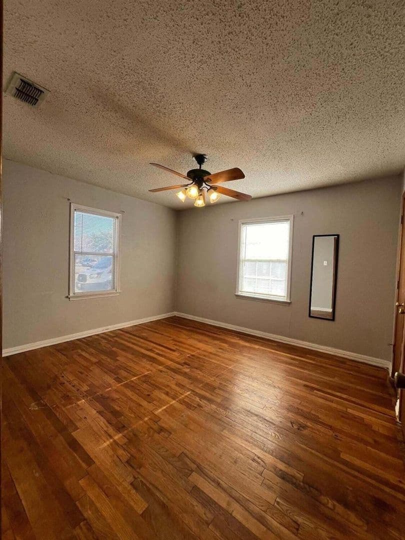 Lubbock Apartment: 2422 29th Street