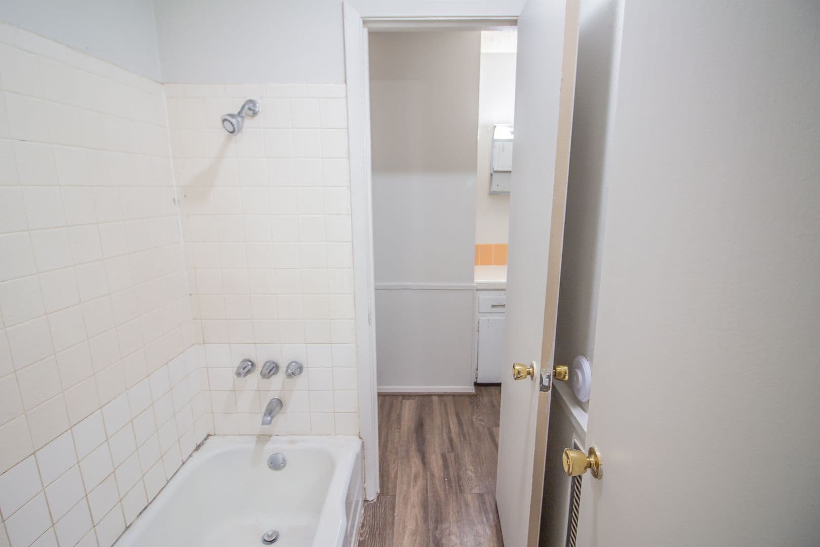 Plainview Apartment: 2500 W 26th Street