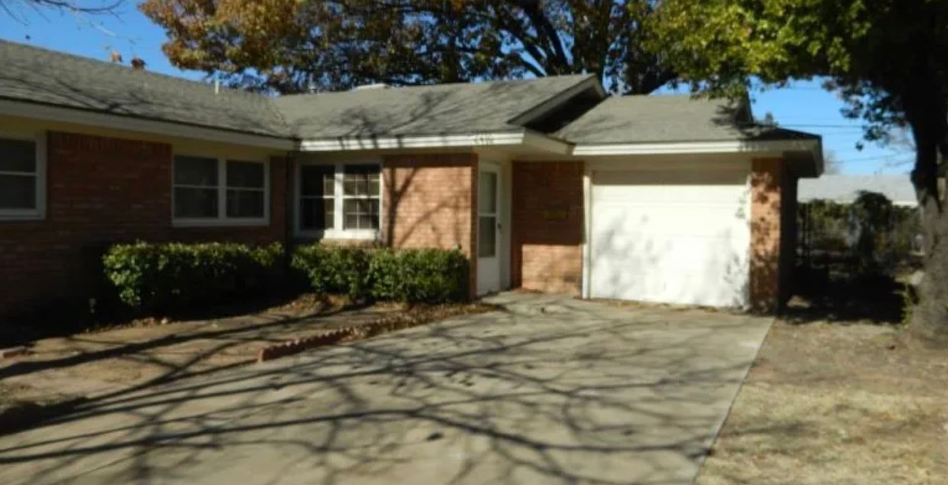 Lubbock Apartment: 2410 33rd Street