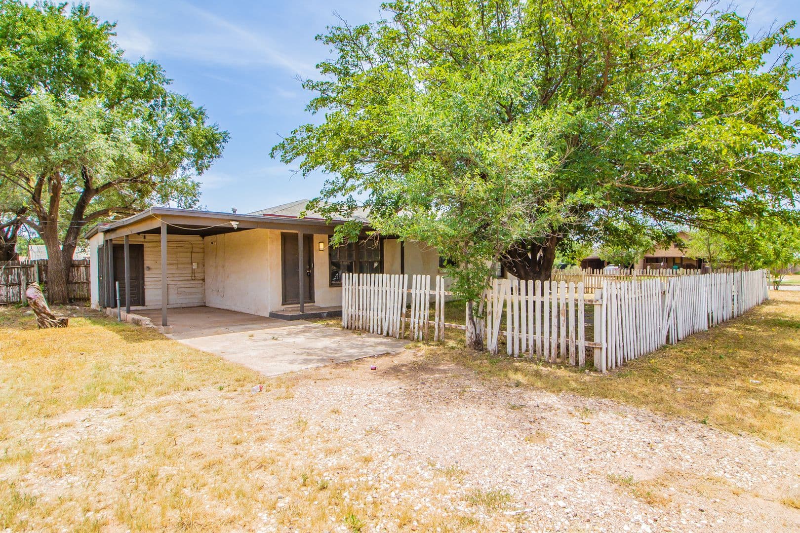 Slaton House: 305 E Lubbock Street