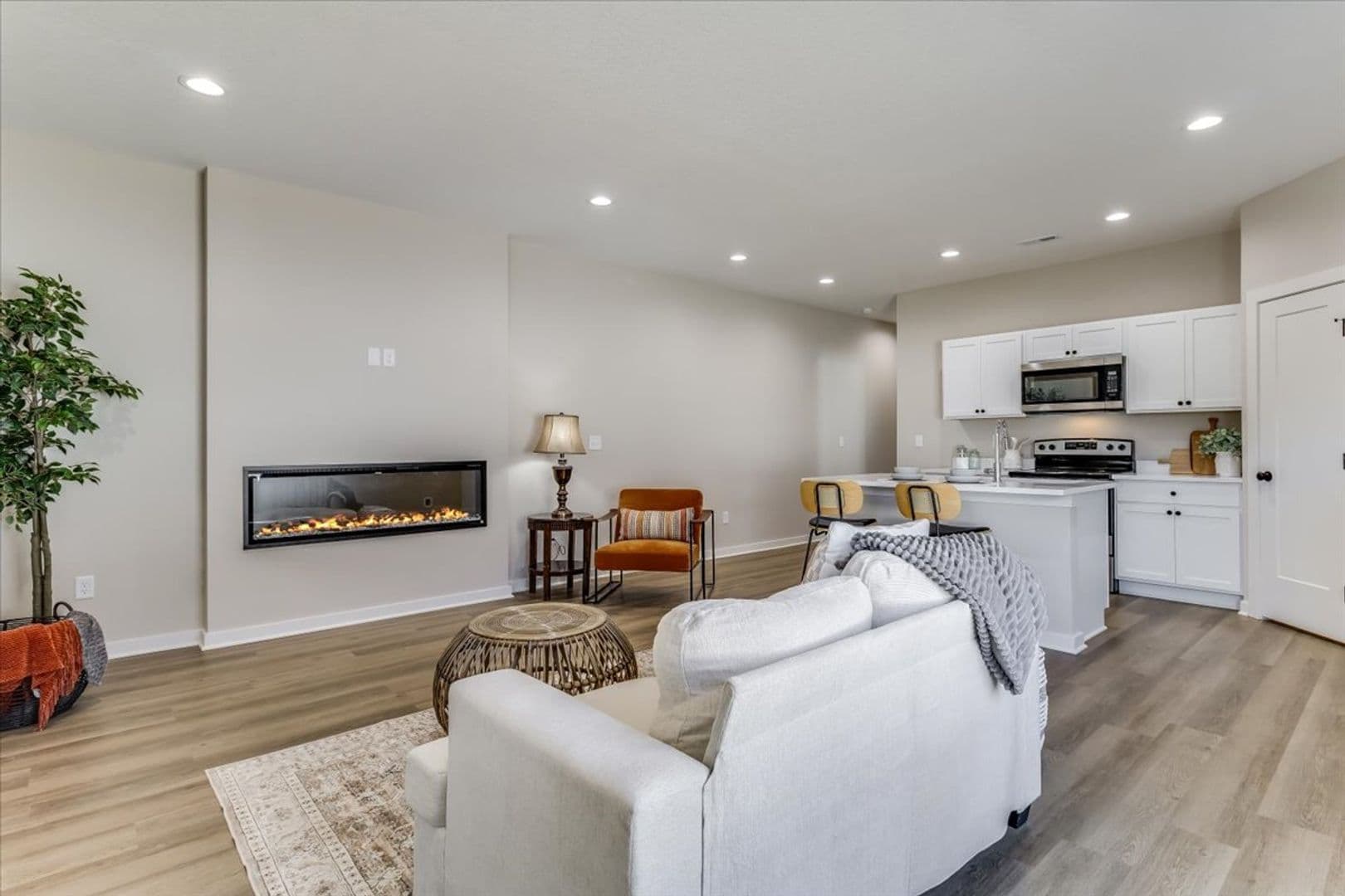 Wichita House: 2325 W MacArthur Ct