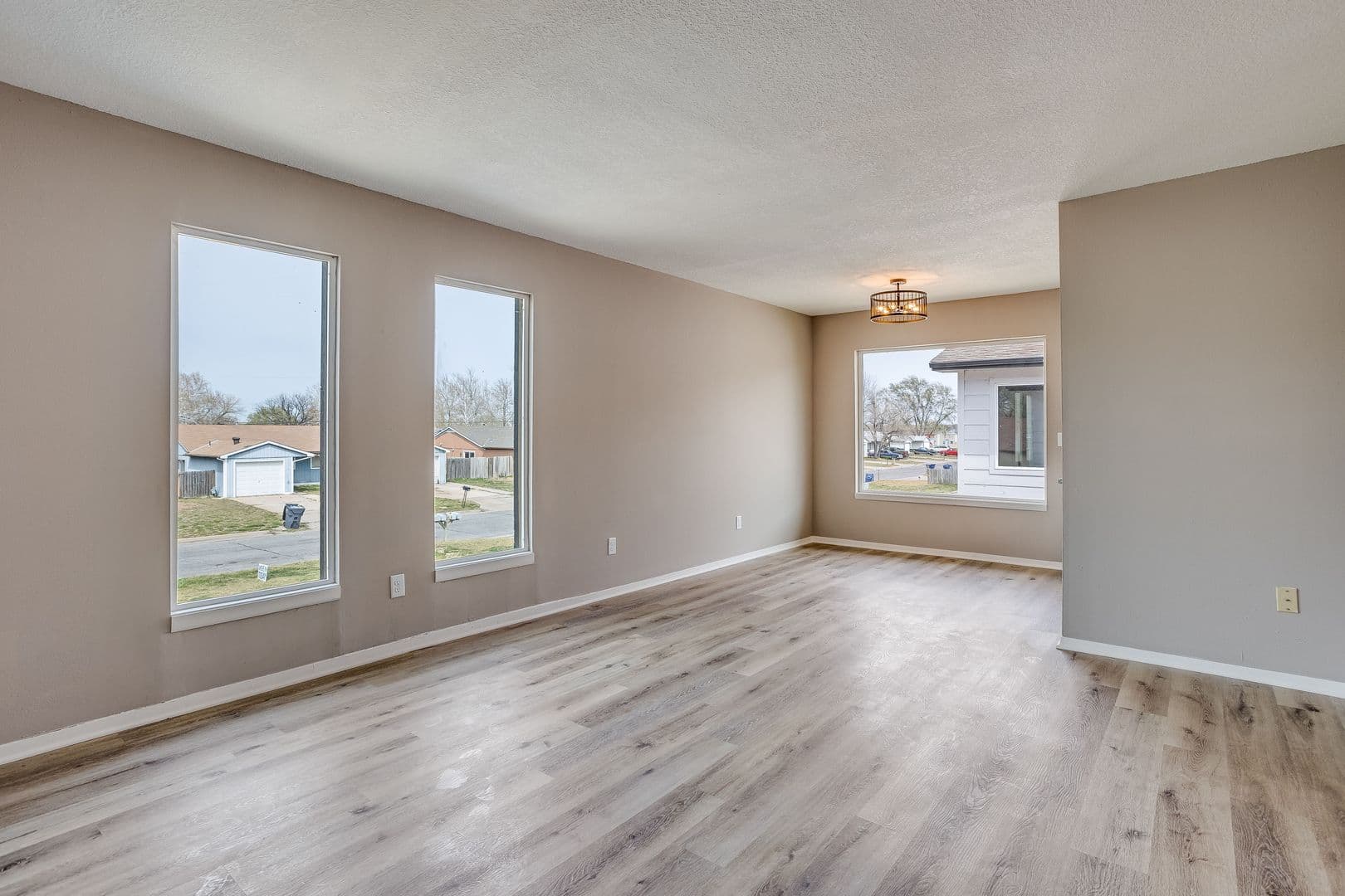 Wichita Apartment: 1515 E El Monte St