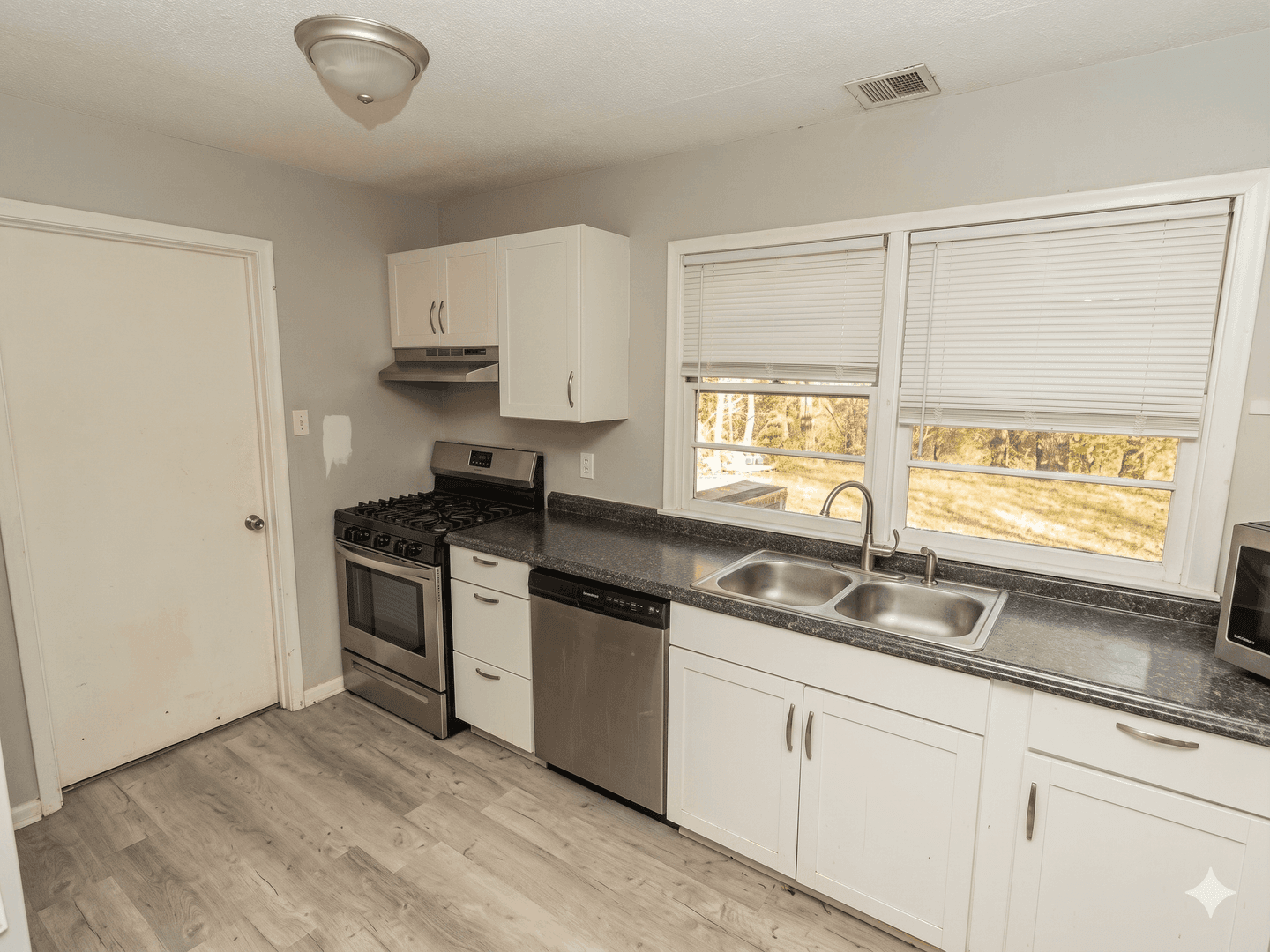 Haysville House: 416 W Spring Dr