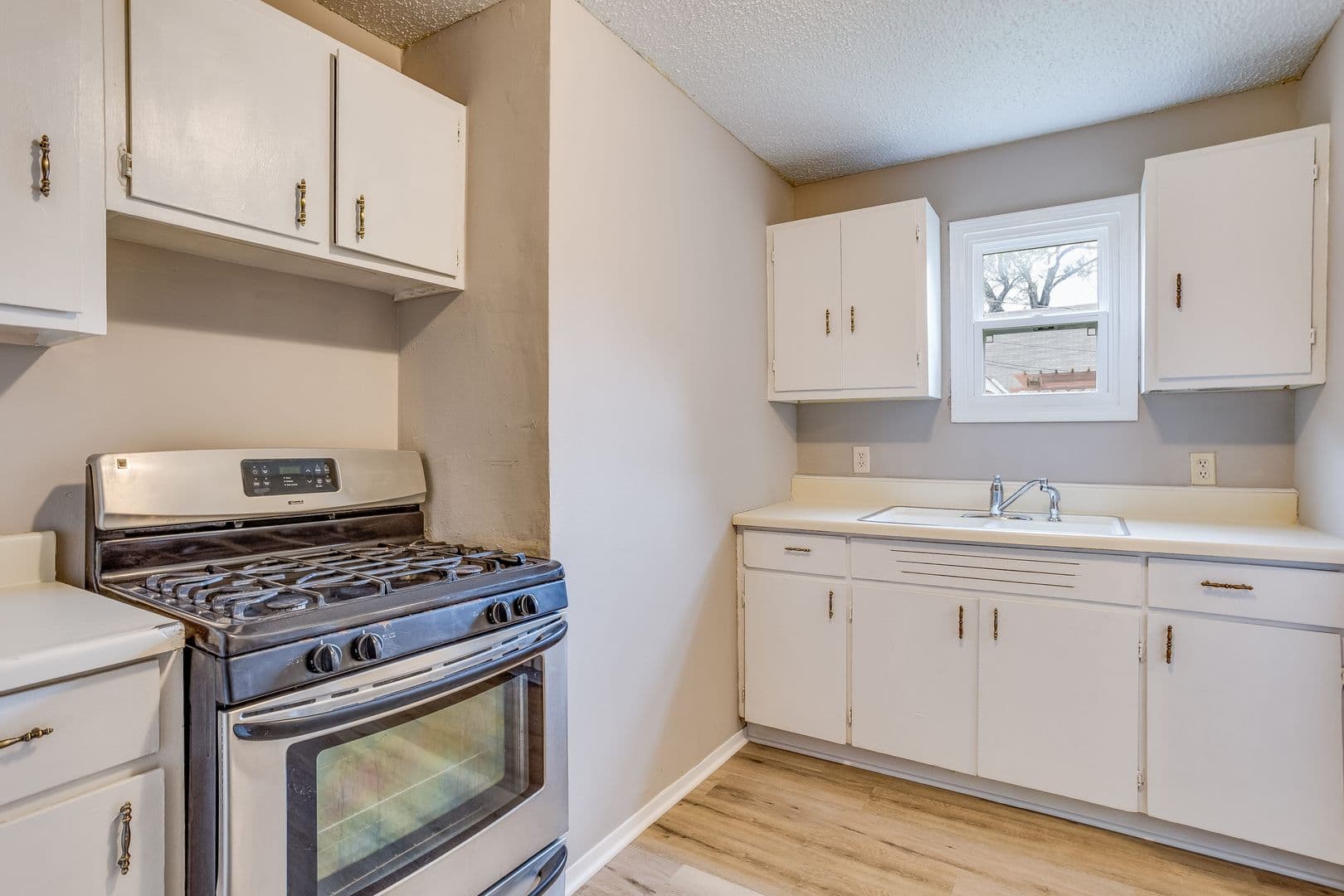 Wichita House: 2051 S Topeka Ave