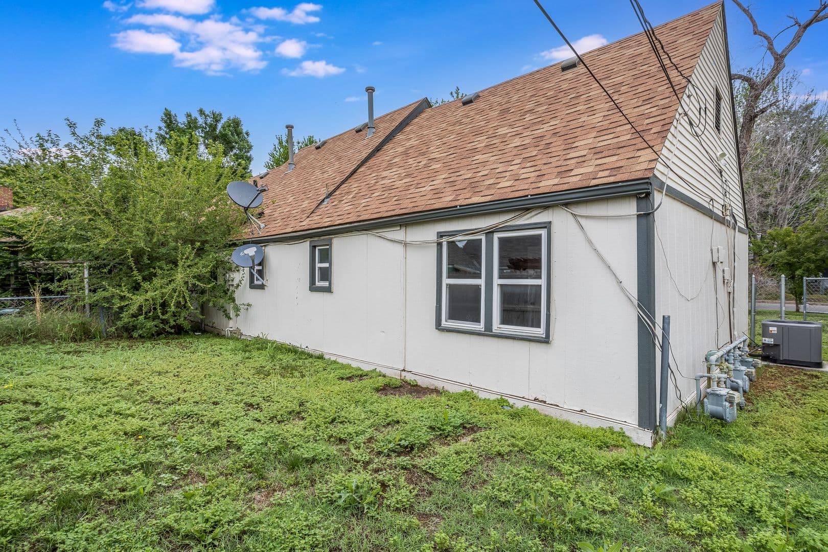 Wichita House: 2051 S Topeka Ave