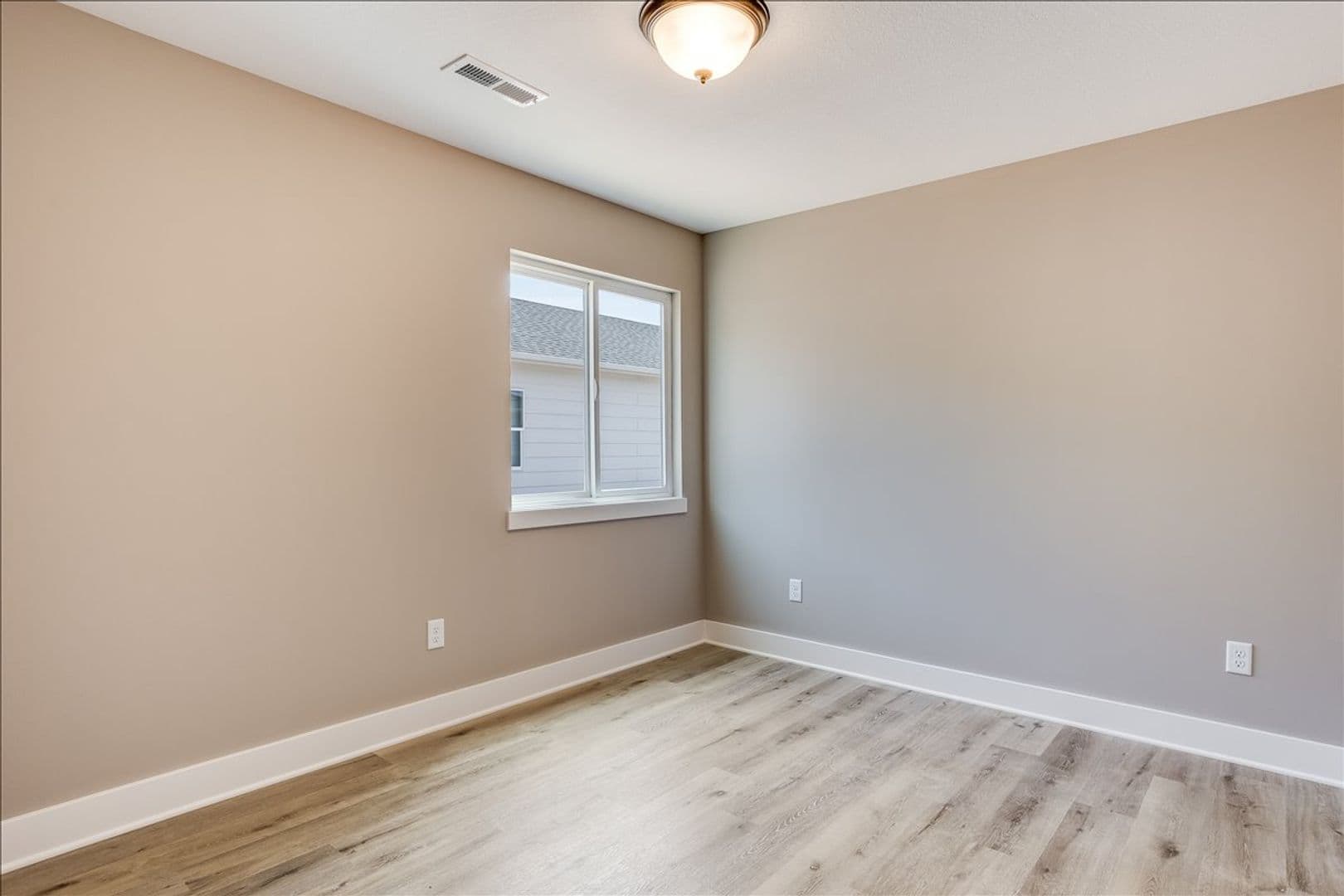 Wichita House: 5519 N Sandkey Ct