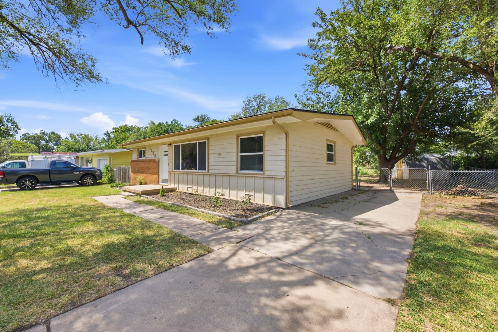 Derby House: 1425 N Georgie Ave