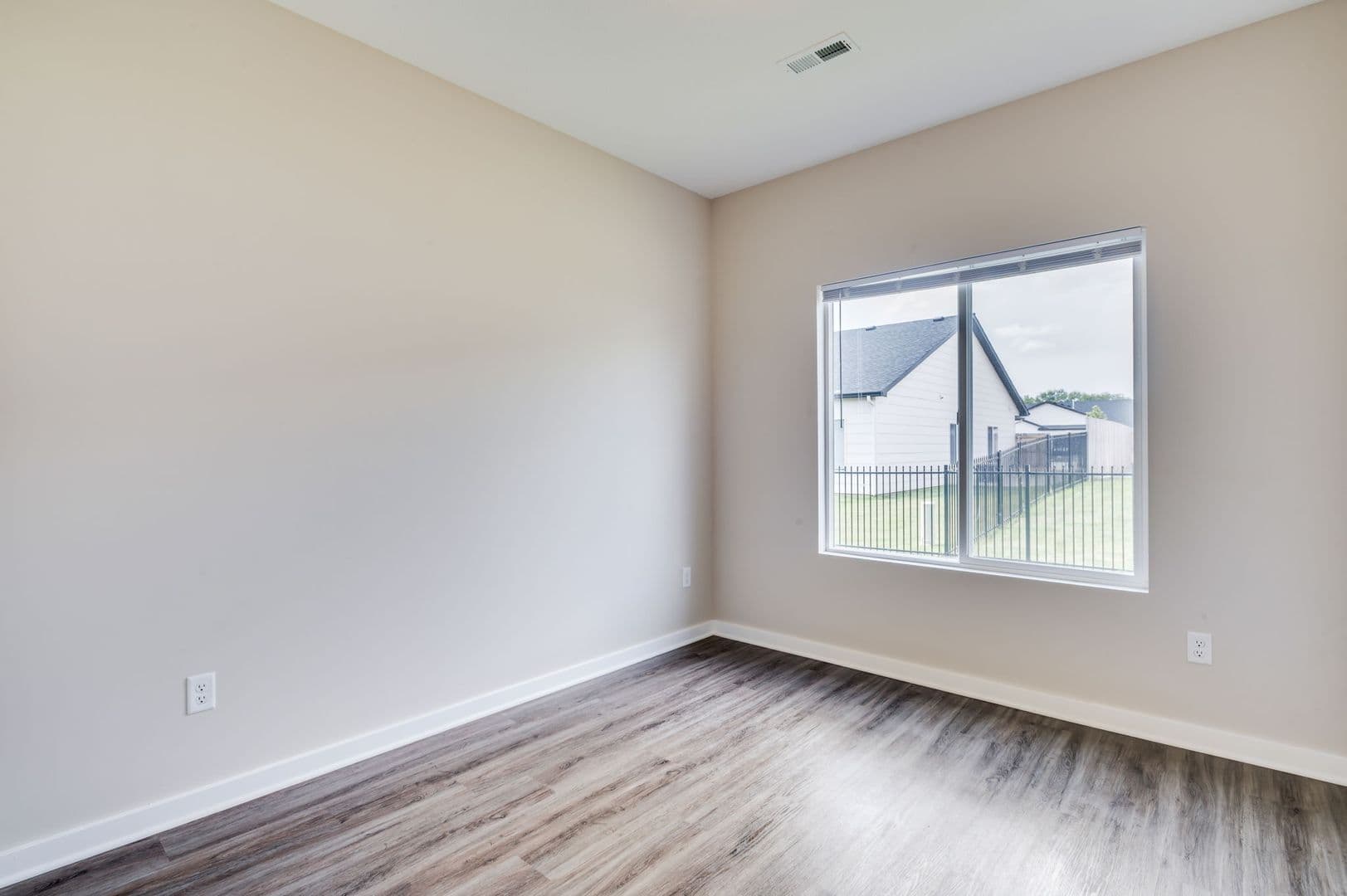 Newton House: 823 S Blaine St