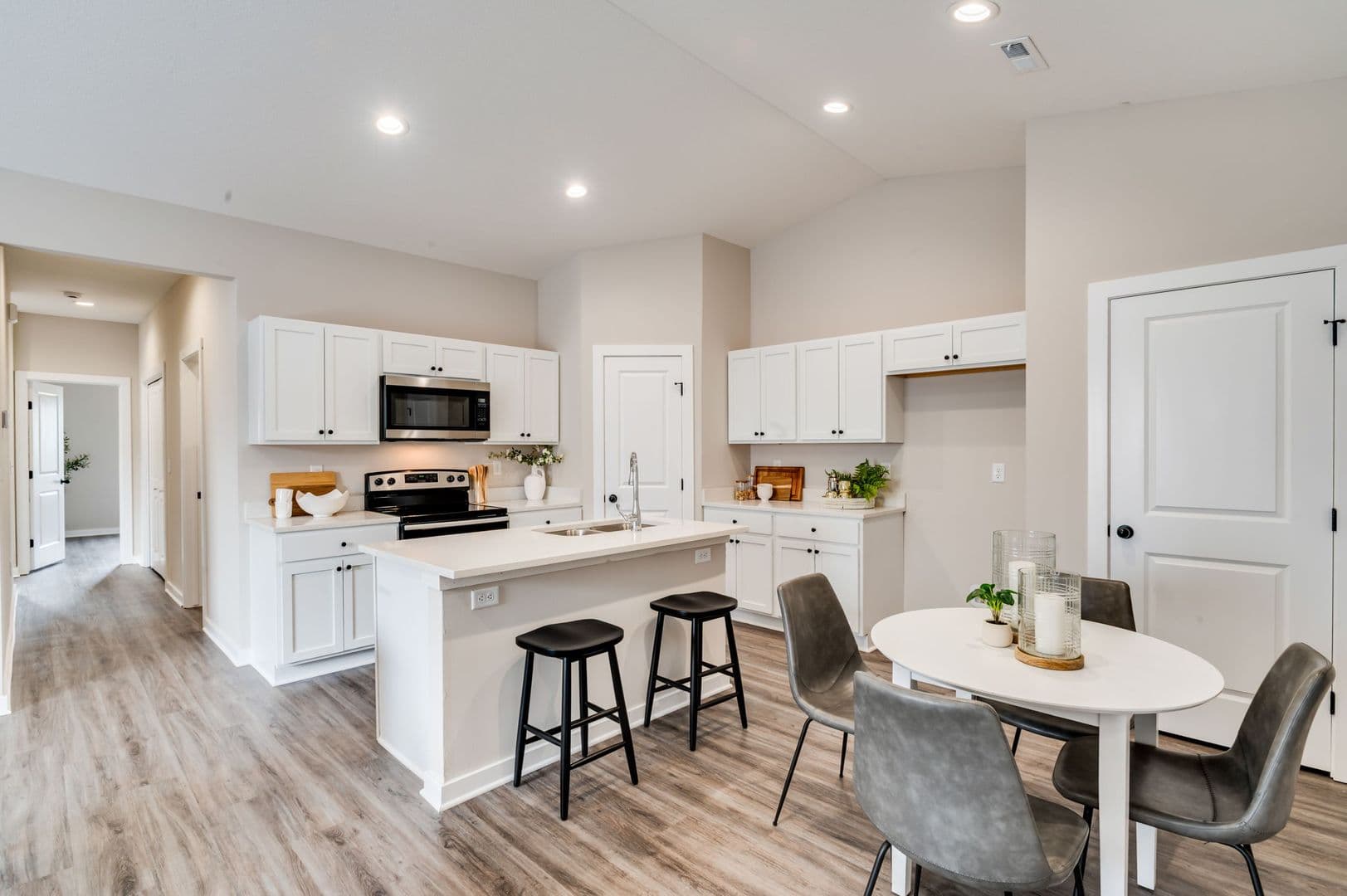 Newton House: 823 S Blaine St