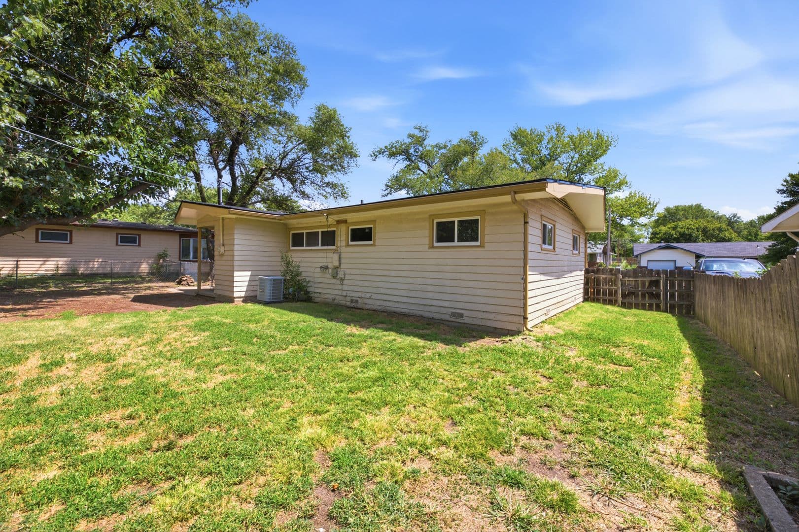 Derby House: 1425 N Georgie Ave