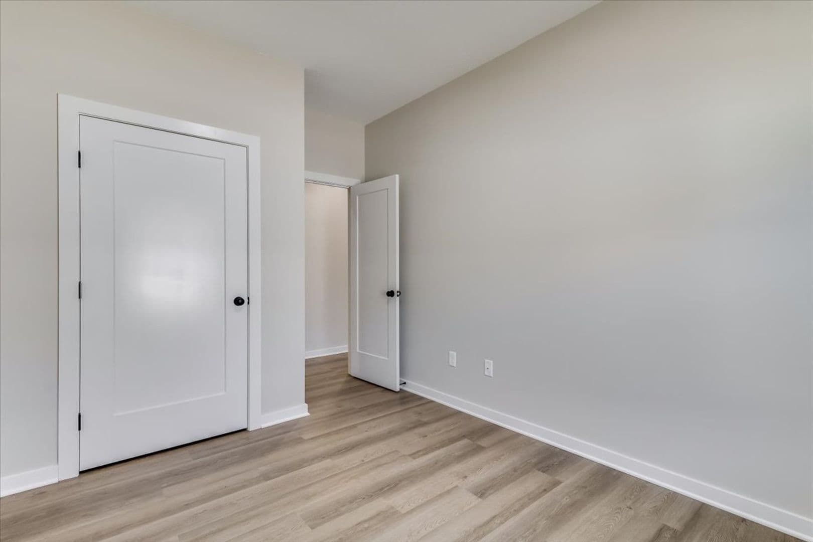 Wichita House: 2333 W MacArthur Ct