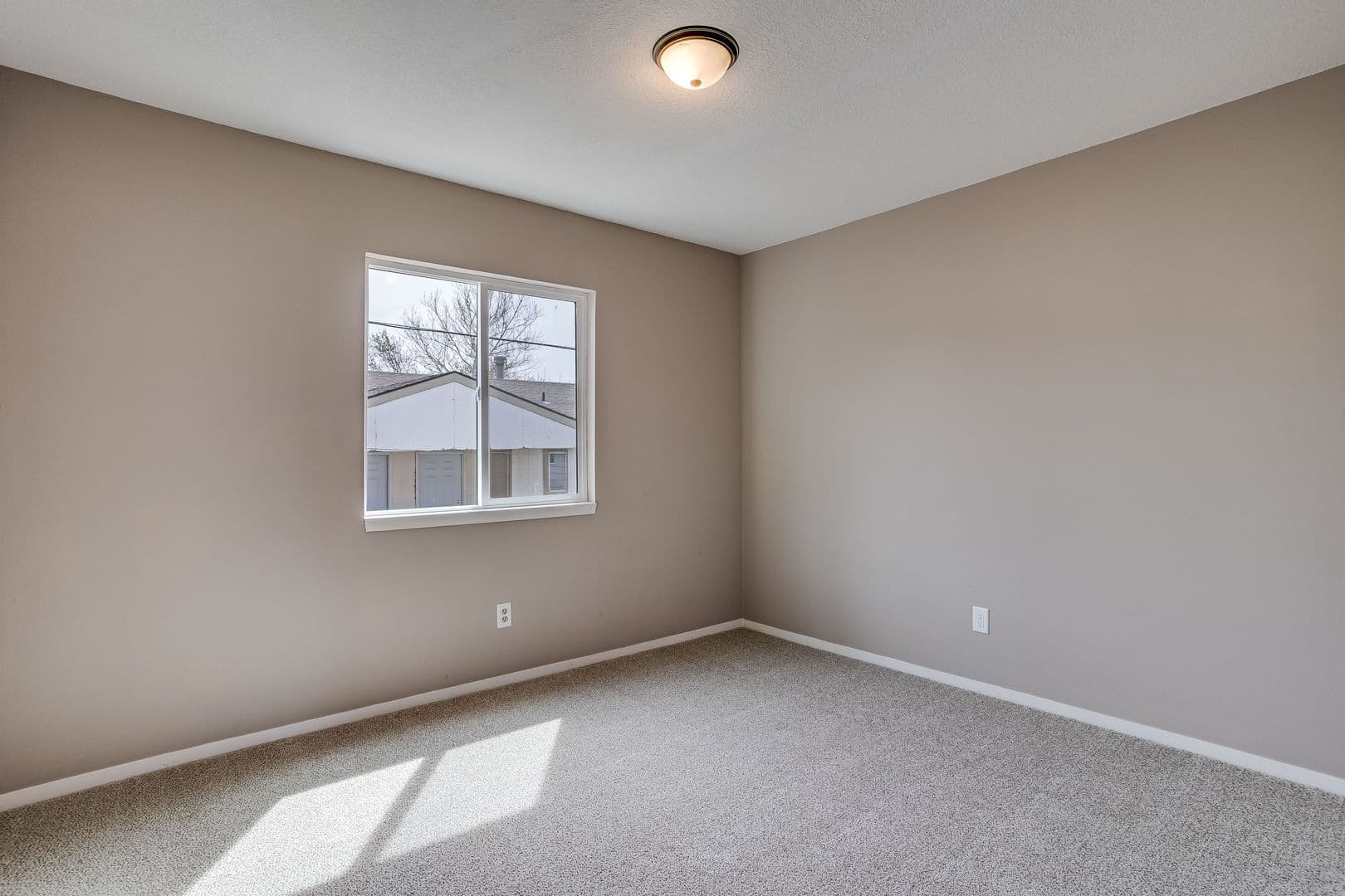 Wichita Apartment: 1515 E El Monte St