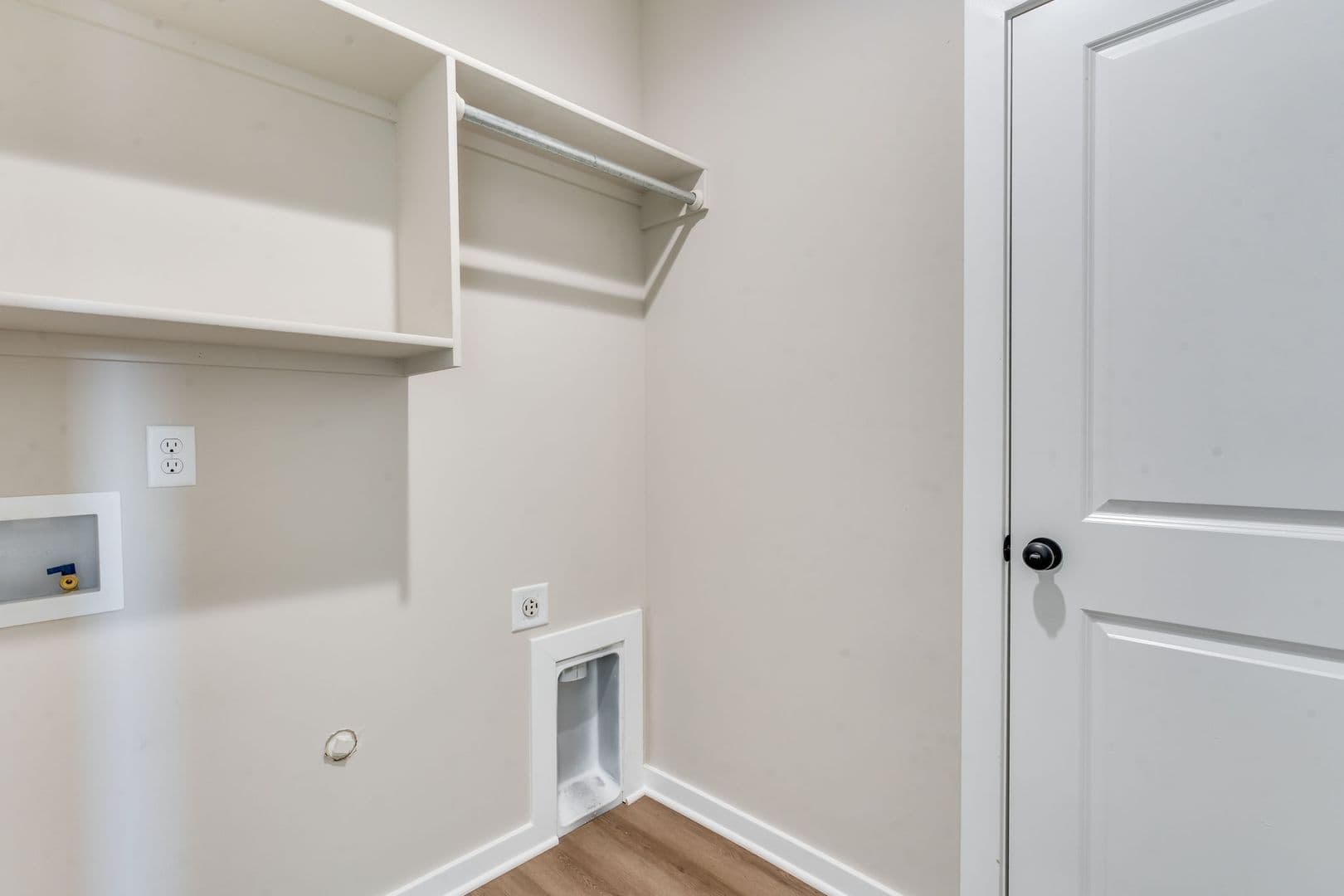Newton House: 903 S Blaine St