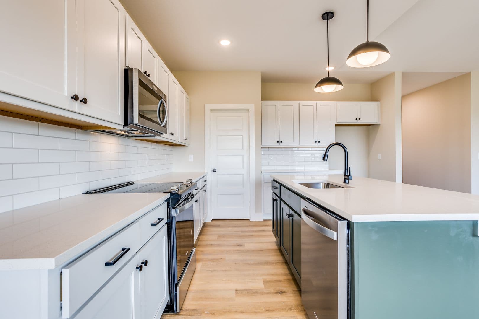 Goddard House: 1025 W Long Path St