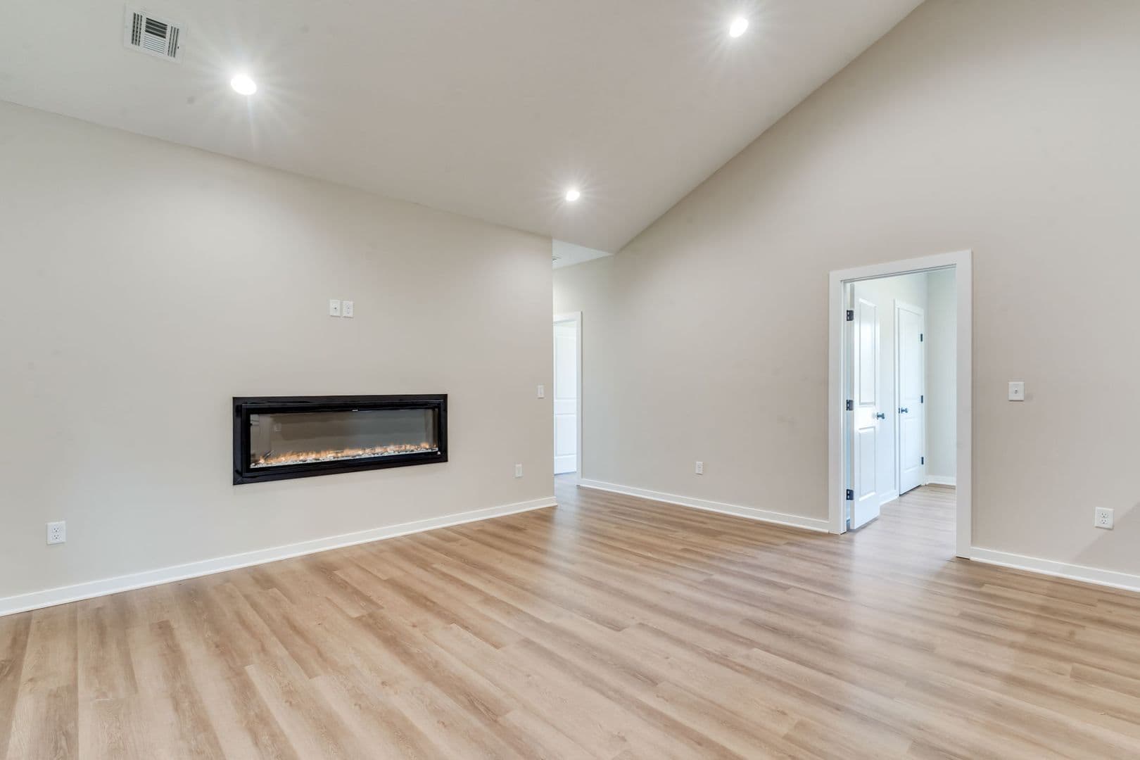 Newton House: 903 S Blaine St