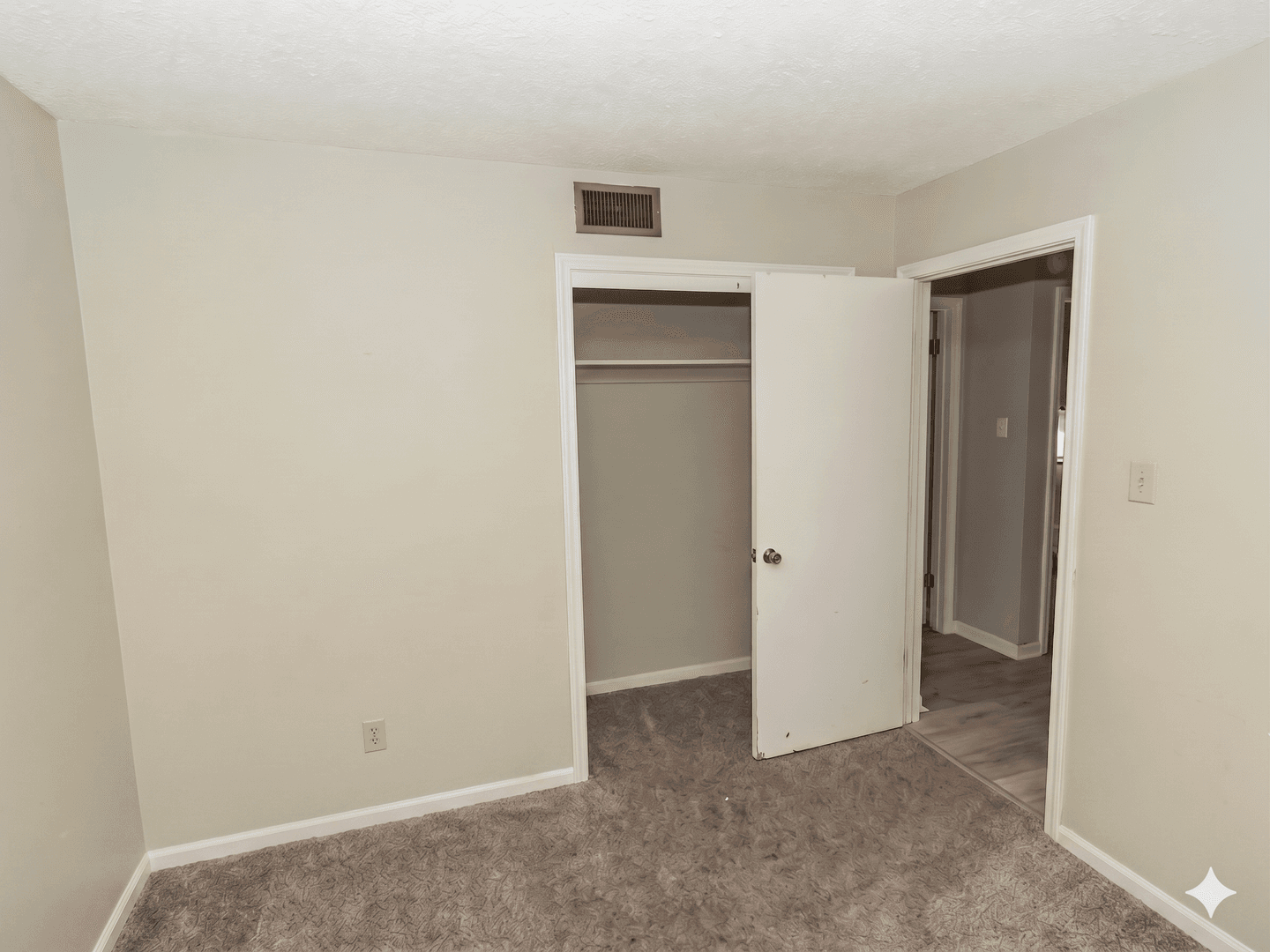 Haysville House: 416 W Spring Dr