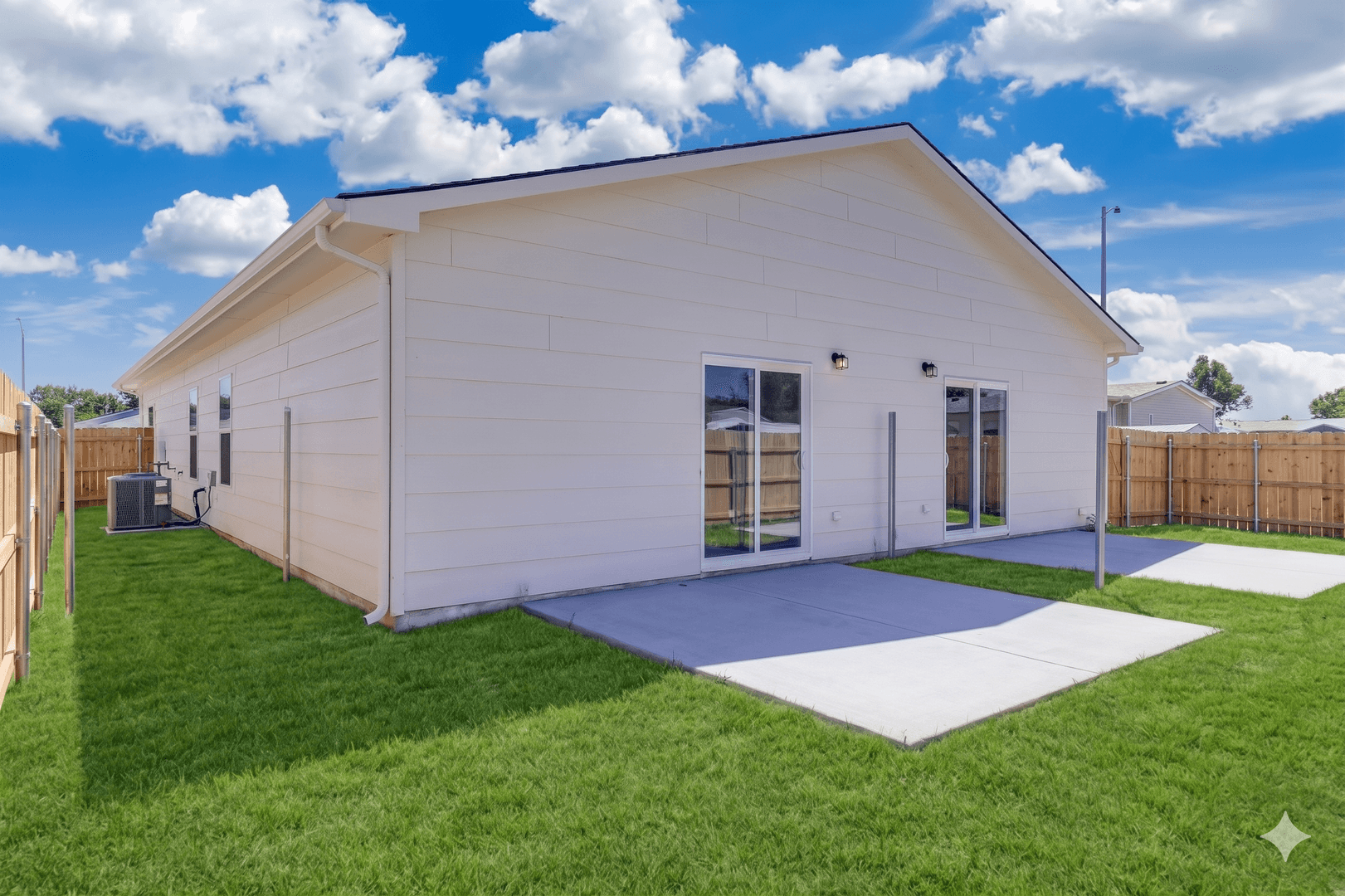 Wichita House: 2337 W MacArthur Ct