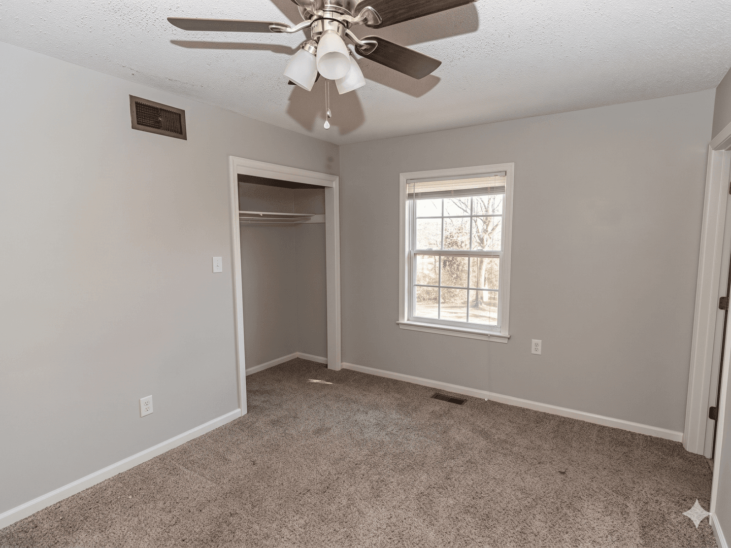 Haysville House: 416 W Spring Dr