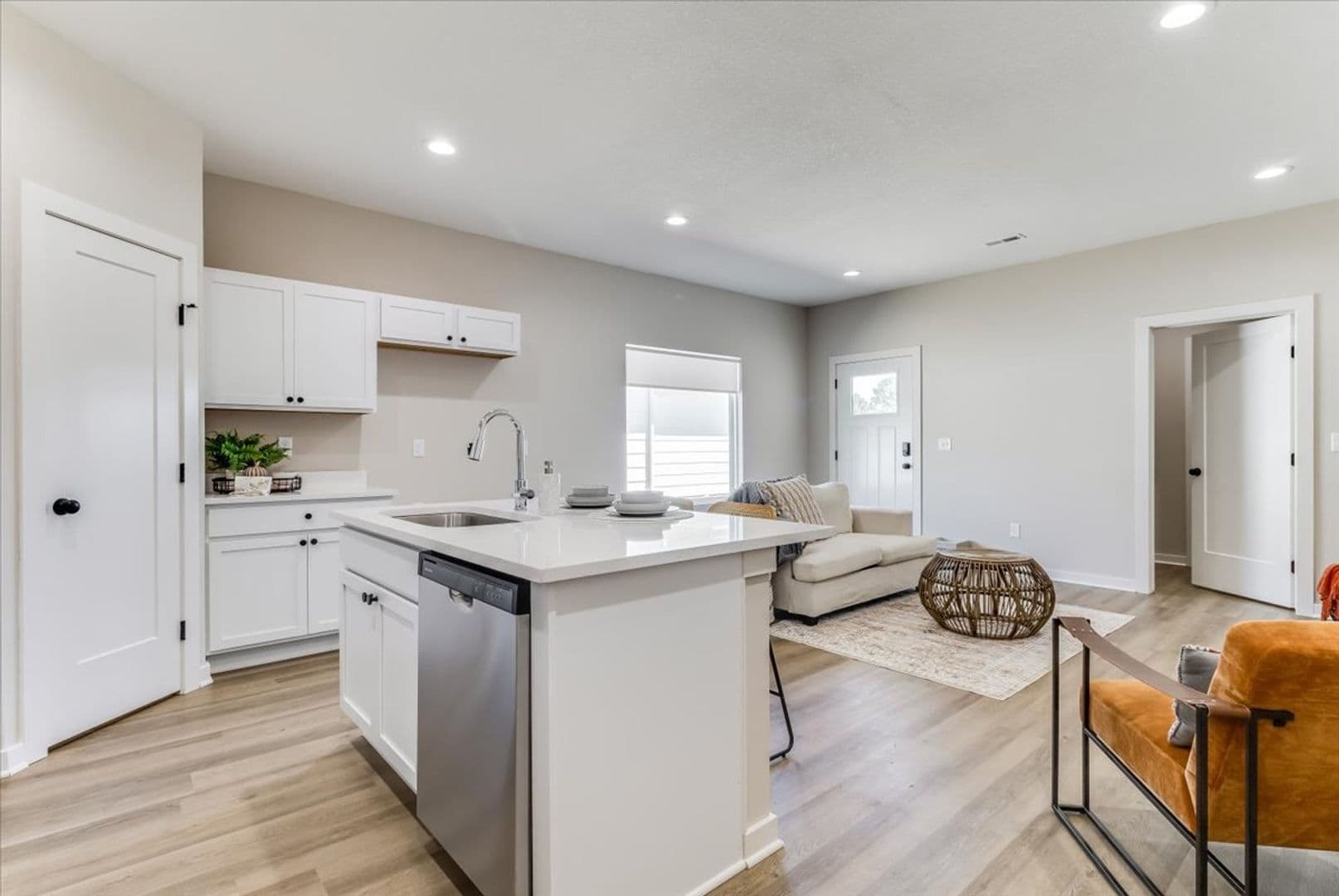 Wichita House: 2325 W MacArthur Ct