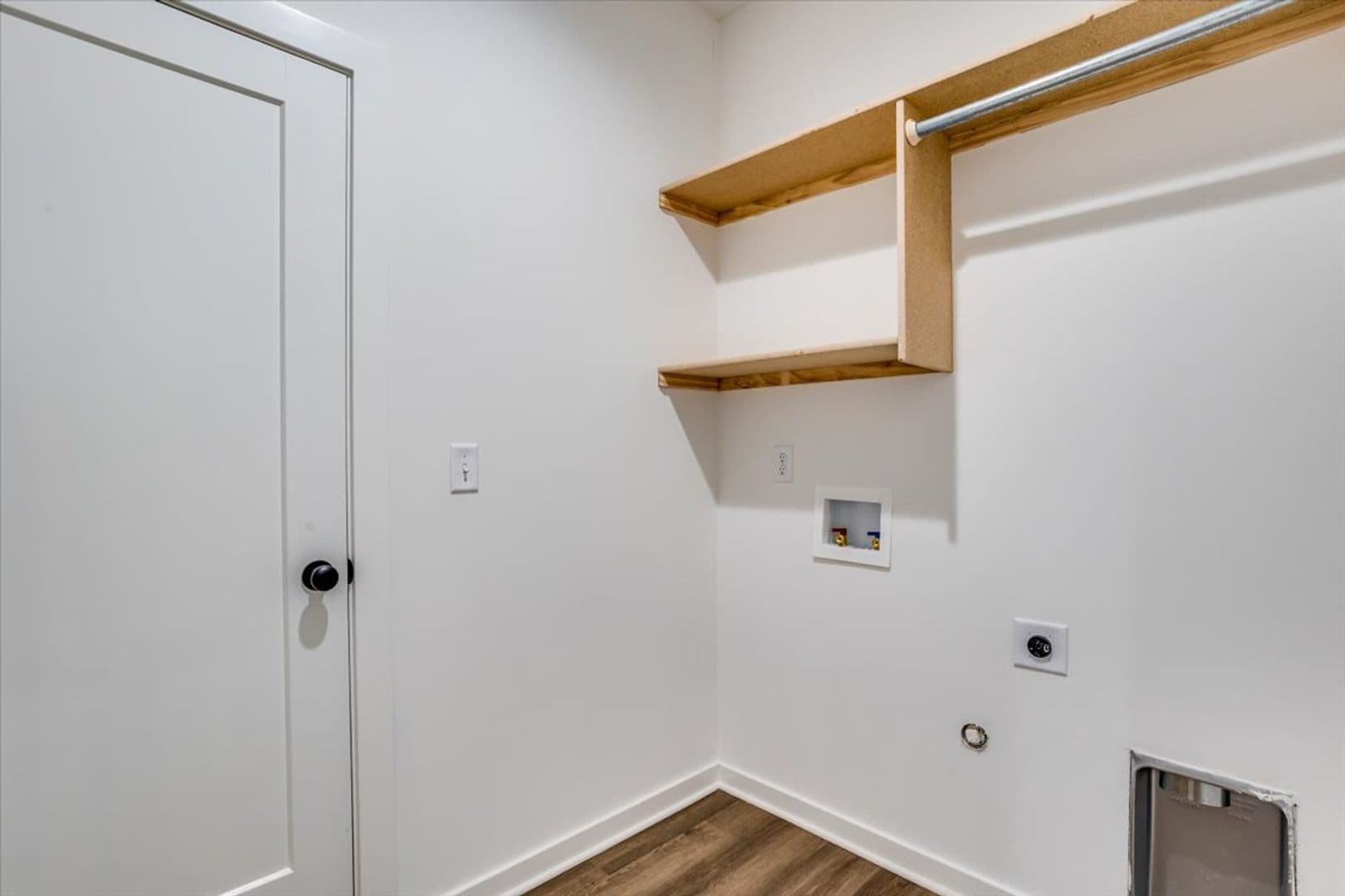 Goddard House: 15407 W Josephine St